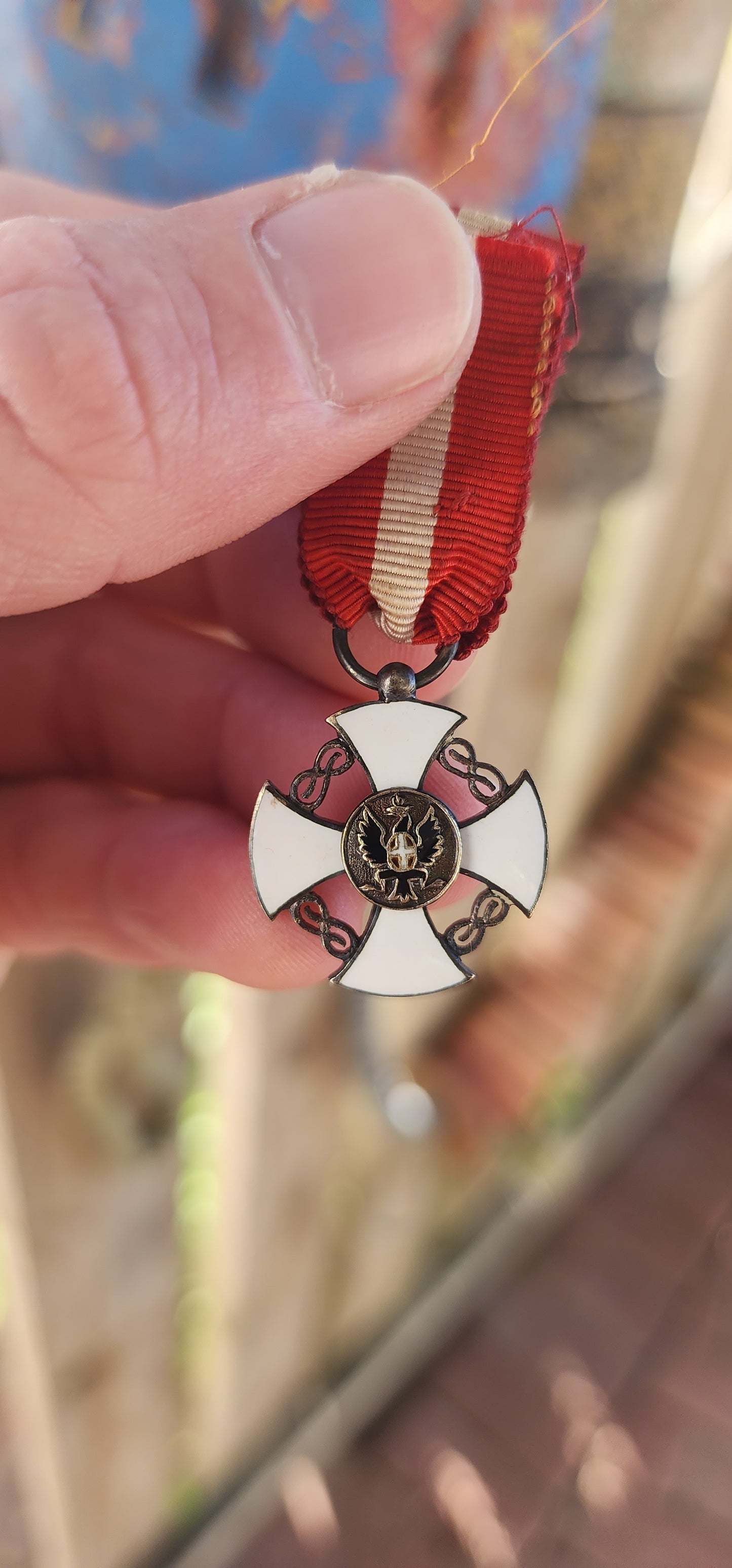 A superb and highly collectible miniature Officer’s Cross of the Order of the Crown of Italy, dating to the First World War, during the reign of King Vittorio Emanuele III (1900–1946).