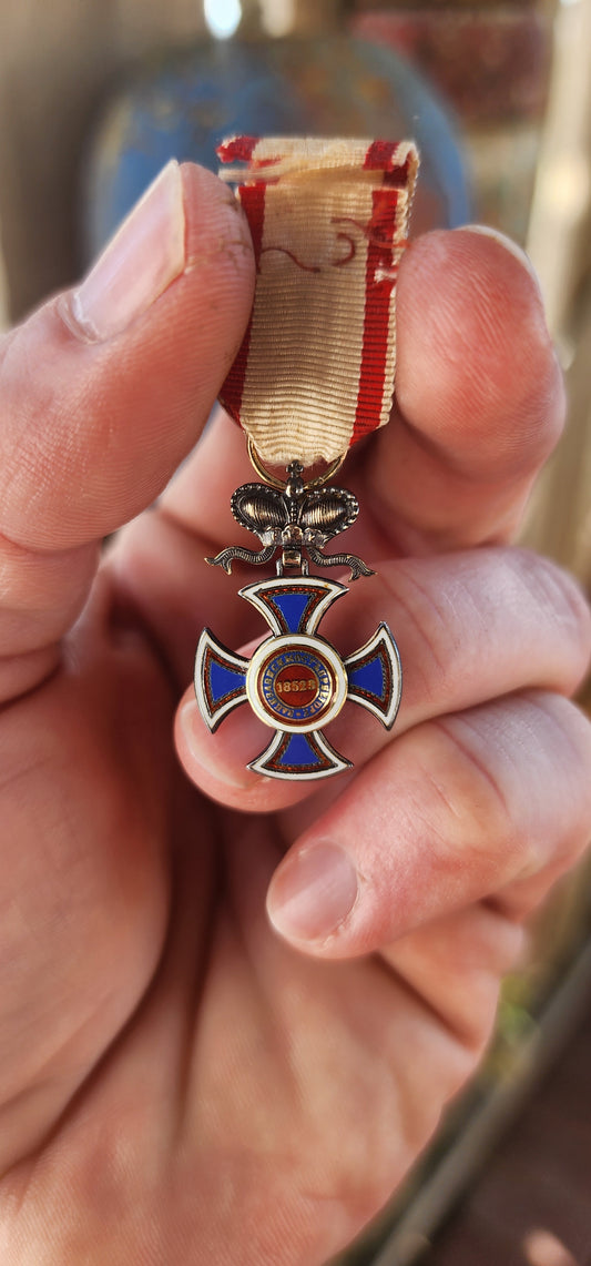 A scarce and beautiful miniature example of the Order of Danilo I (Danilov Orden) from the Kingdom of Montenegro, crafted circa 1900 in sterling silver with exquisite hand-applied enamel.