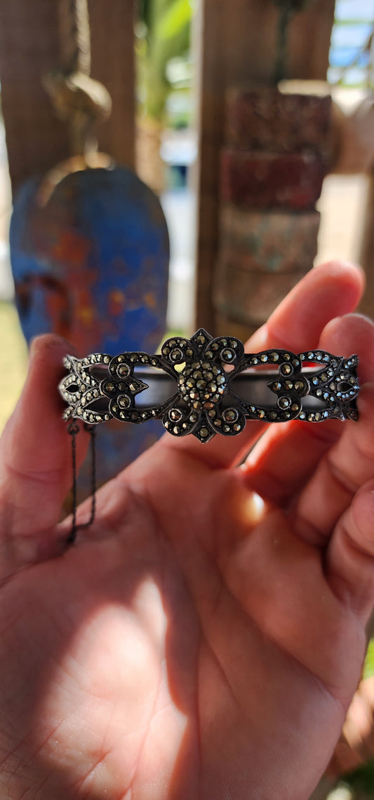A True “Day & Night” Treasure – Vintage Hallmarked Birmingham Sterling Silver Marcasite Clip Bangle (1956 Engraving).