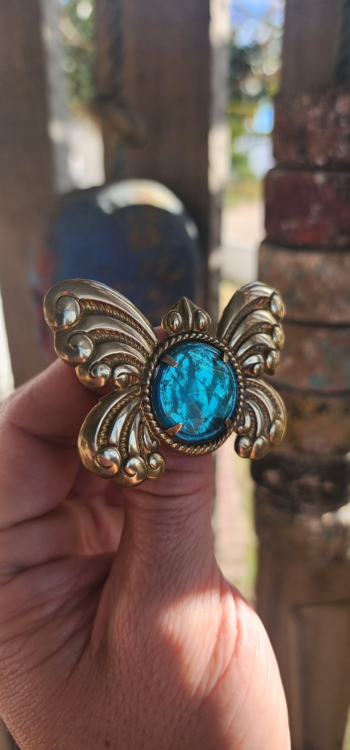 This large-sized vintage novelty brooch is crafted in the shapely silh ...