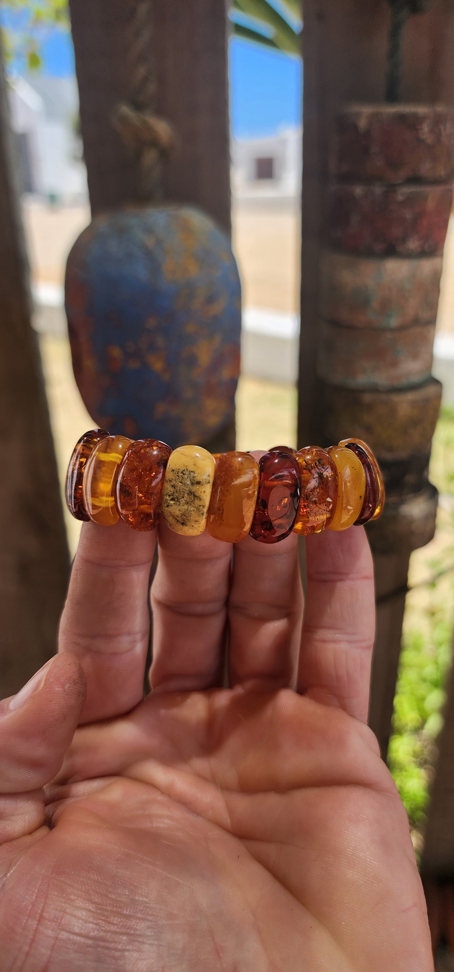 Behold an absolutely marvelous multicoloured Baltic Amber stretch bracelet — a radiant celebration of nature’s palette, shaped over 20–45 million years.