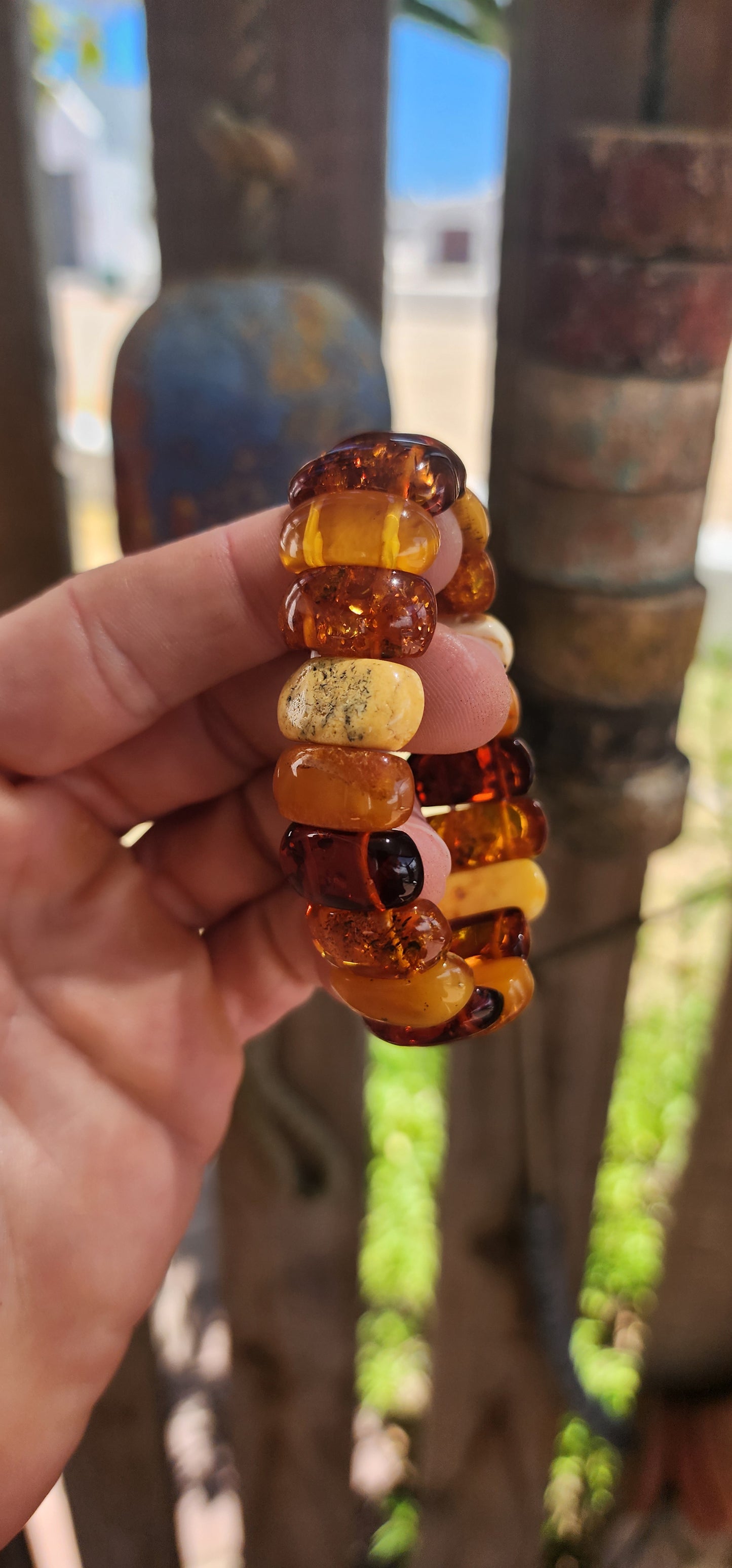 Behold an absolutely marvelous multicoloured Baltic Amber stretch bracelet — a radiant celebration of nature’s palette, shaped over 20–45 million years.