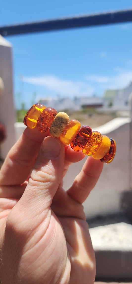 Behold an absolutely marvelous multicoloured Baltic Amber stretch bracelet — a radiant celebration of nature’s palette, shaped over 20–45 million years.