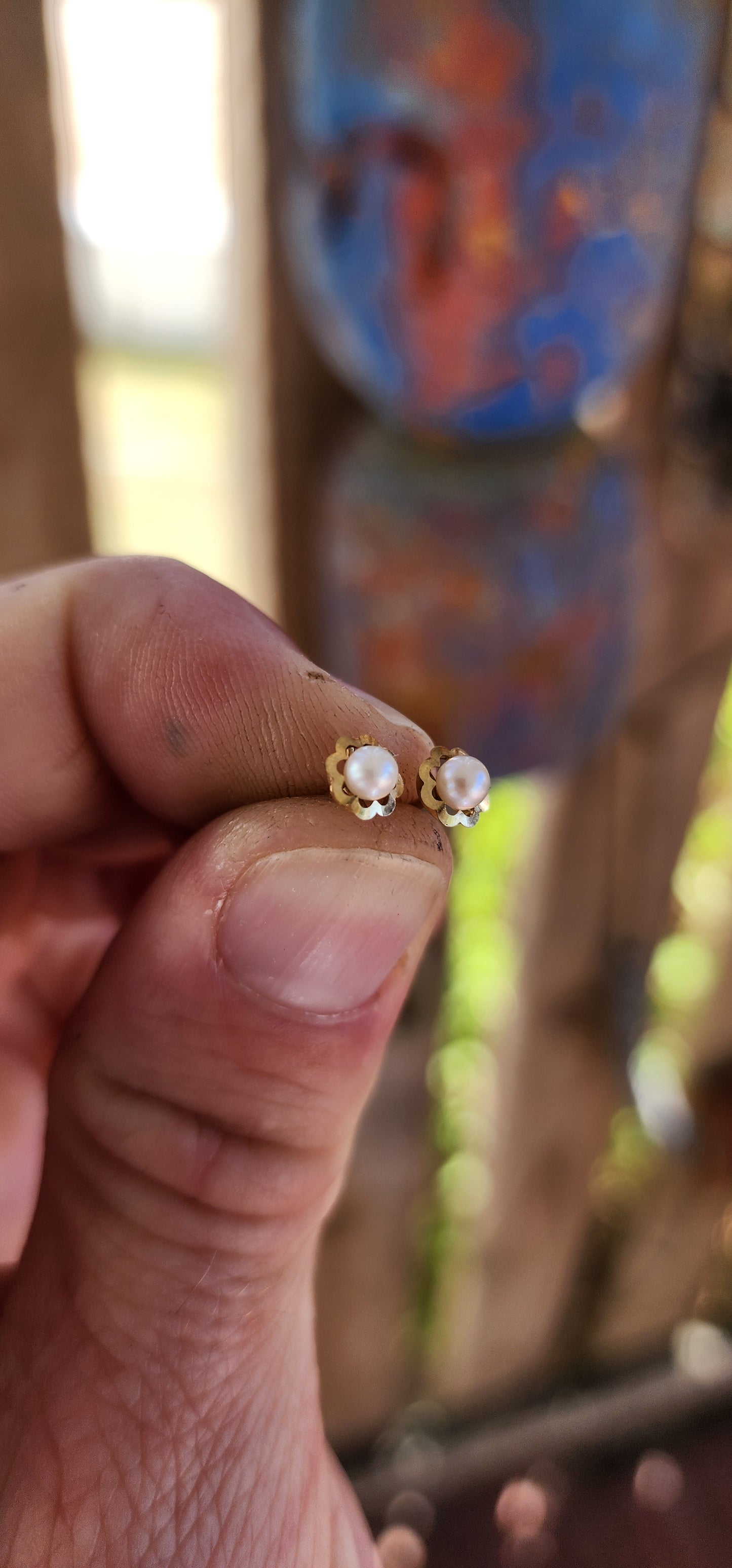 These utterly adorable vintage 9ct yellow gold pearl flower studs may be petite, but they pack a serious dose of old-school elegance and sweetness.