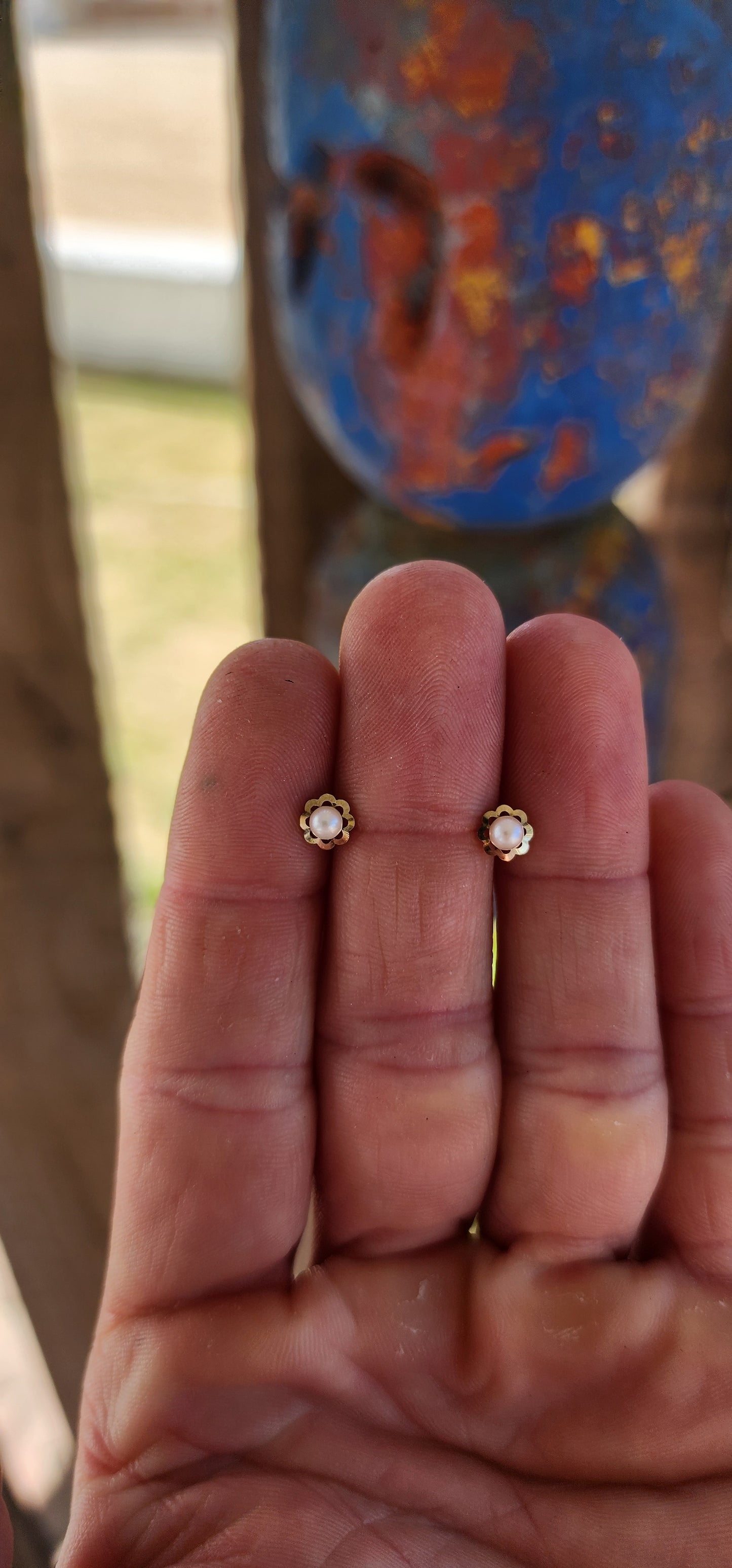 These utterly adorable vintage 9ct yellow gold pearl flower studs may be petite, but they pack a serious dose of old-school elegance and sweetness.