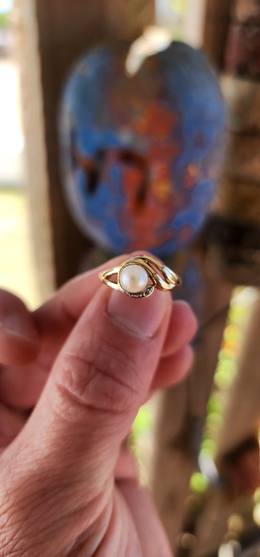 A Soft Whisper from the 1990s — Timeless Pearl Nostalgia.