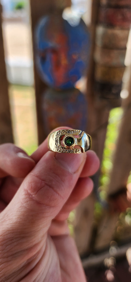 This beauty is pure vintage modernist confidence — a chunky, sculptural 1970s unisex statement ring crafted in rich 9ct yellow gold with an unmistakable weight and presence.