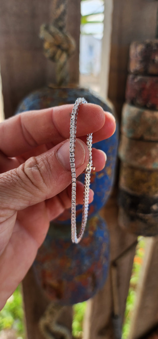 This sterling silver tennis bracelet is all about effortless sparkle and classical style. It features a stunning lineup of 74 small round-cut AAA Swiss-grade cubic zirconia gemstones.