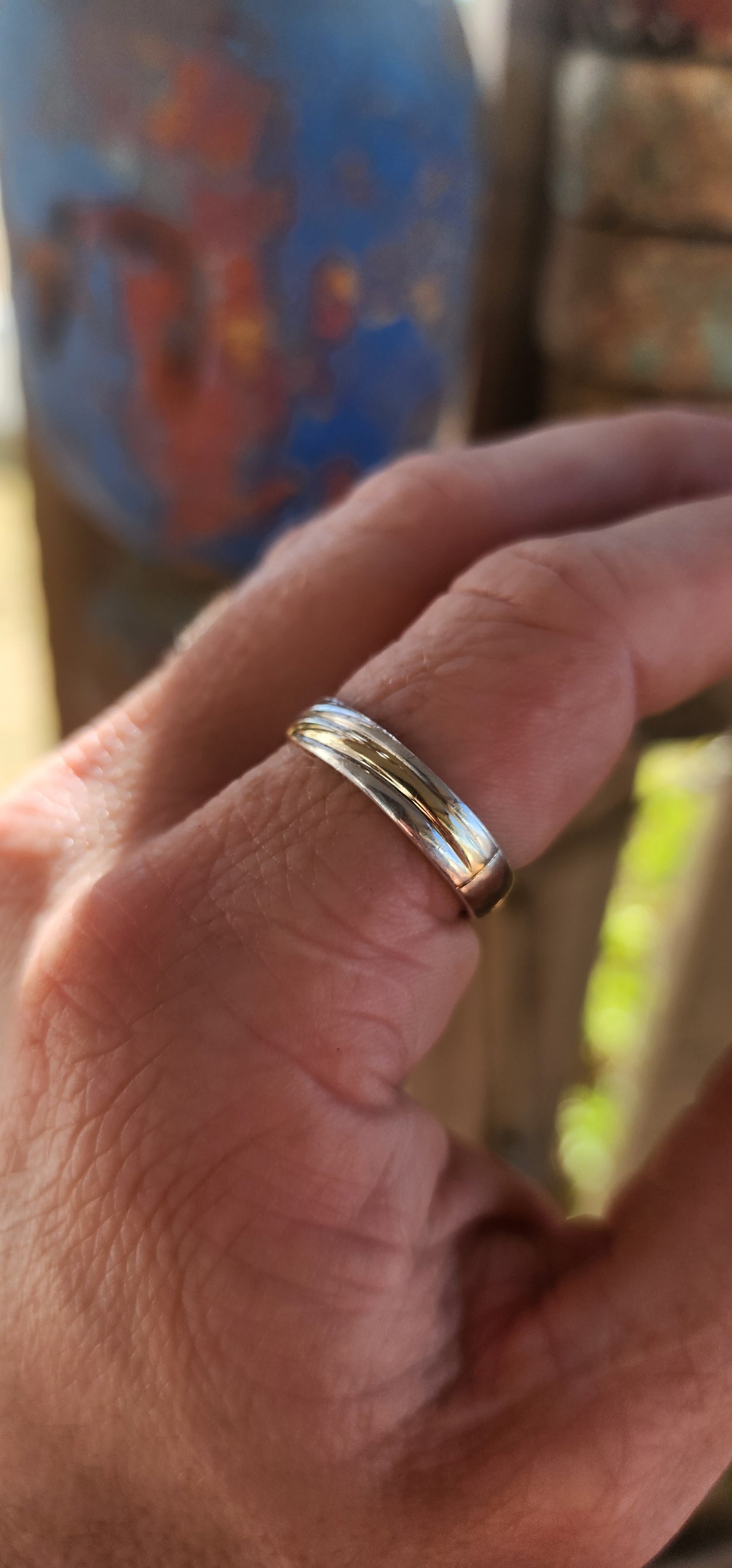 This vintage sterling silver wedding-style band is all about quiet confidence and good design. At first glance it looks classic and understated—but then the details hit.