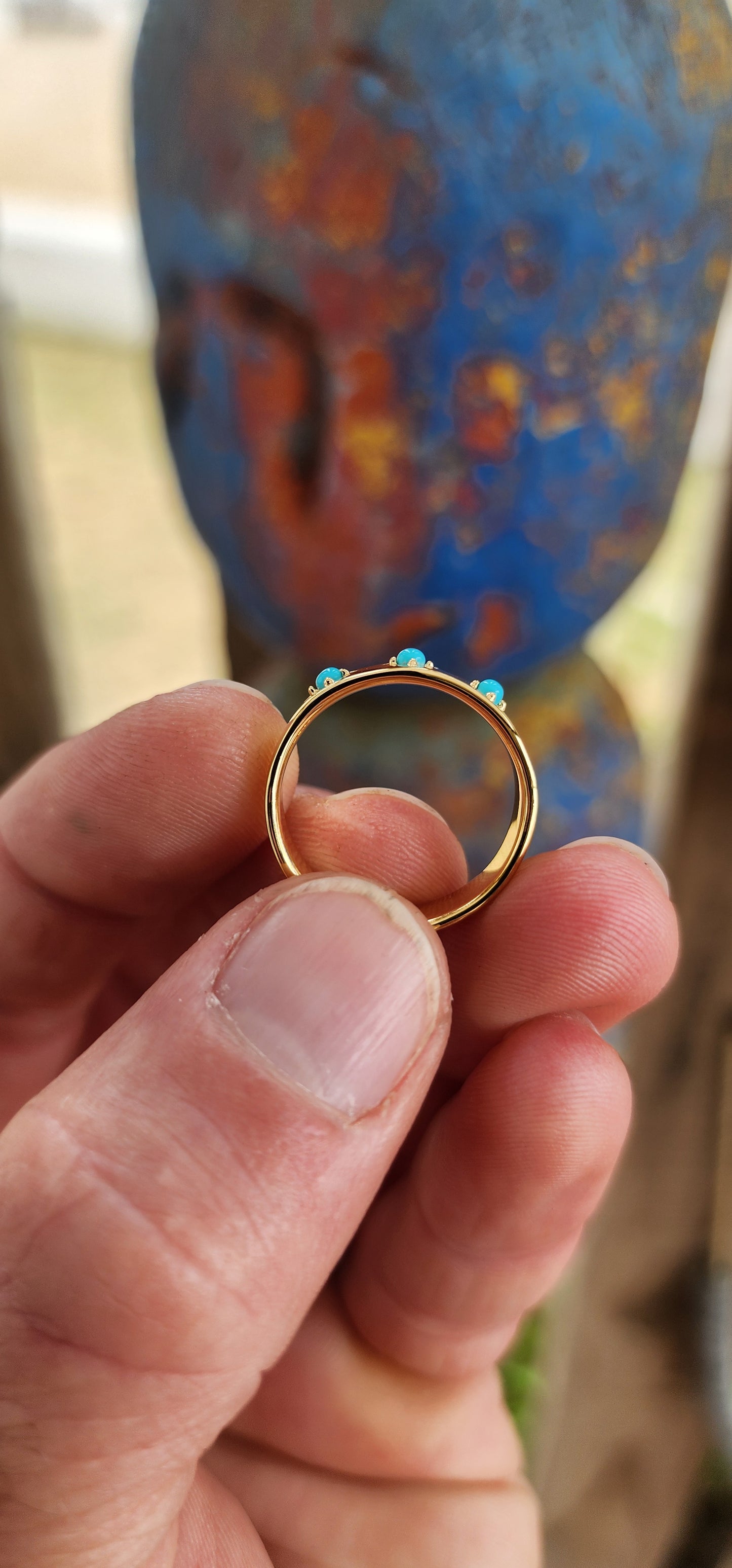 Crafted in solid sterling silver and bathed in a warm glow of 18ct yellow gold plating, this unisex gypsy-style band doesn’t just sit on your finger—it reigns!