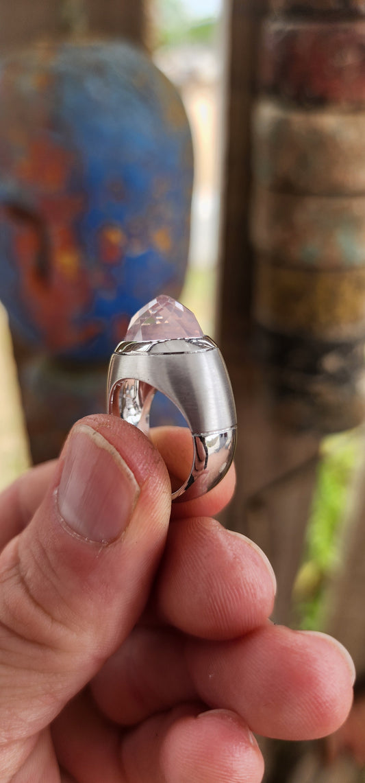 How marvellous is this beauty! This exceptional modernist statement ring is a striking designer creation by Mark Solomon of Cape Town.