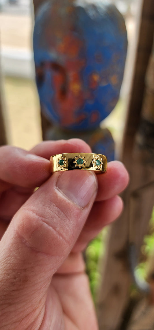 Unisex Emerald Star-Set Gypsy Band.