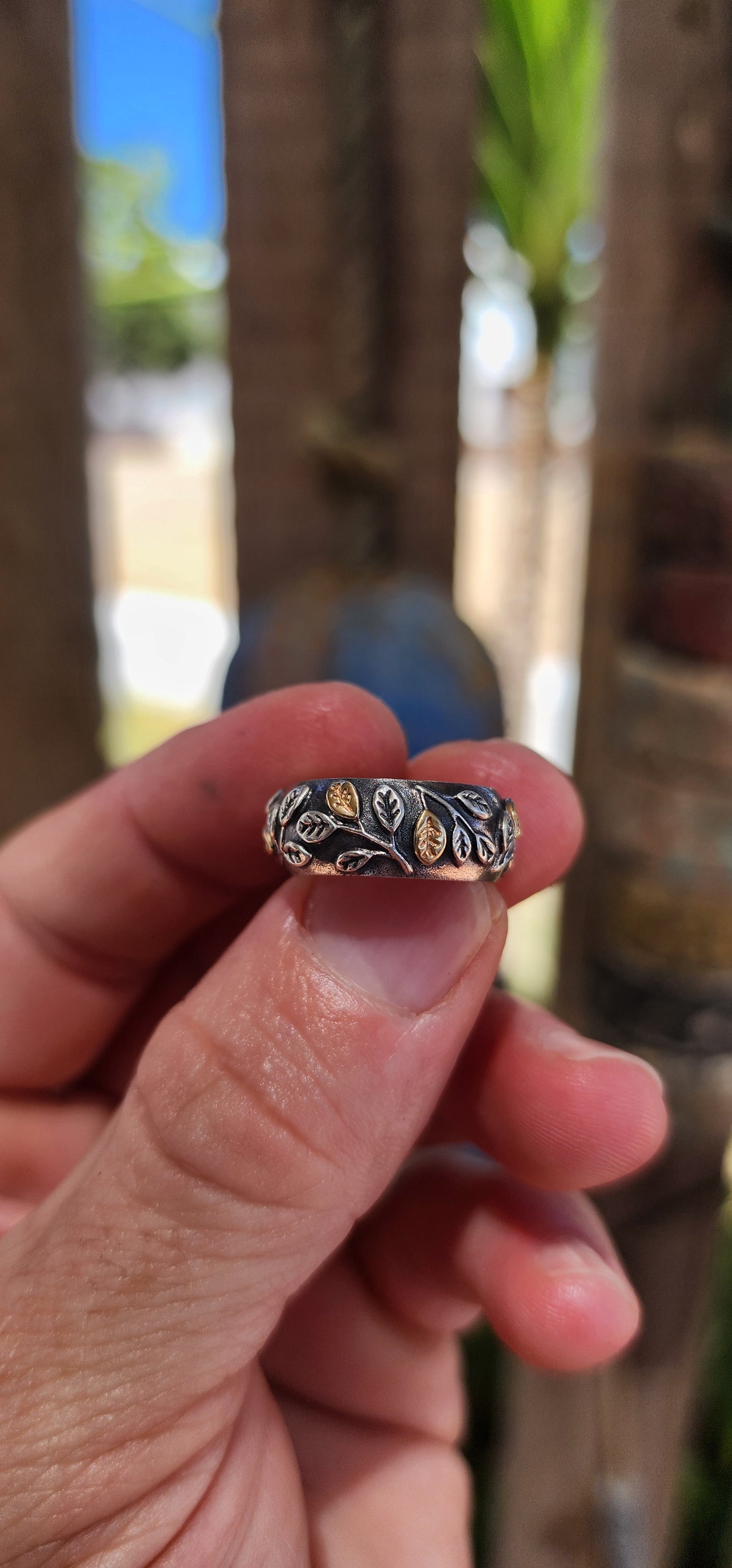 This beautifully detailed designer ring by Pandora is crafted in solid sterling silver, with warm pops of 14ct yellow gold bringing the design to life in the most magical way.