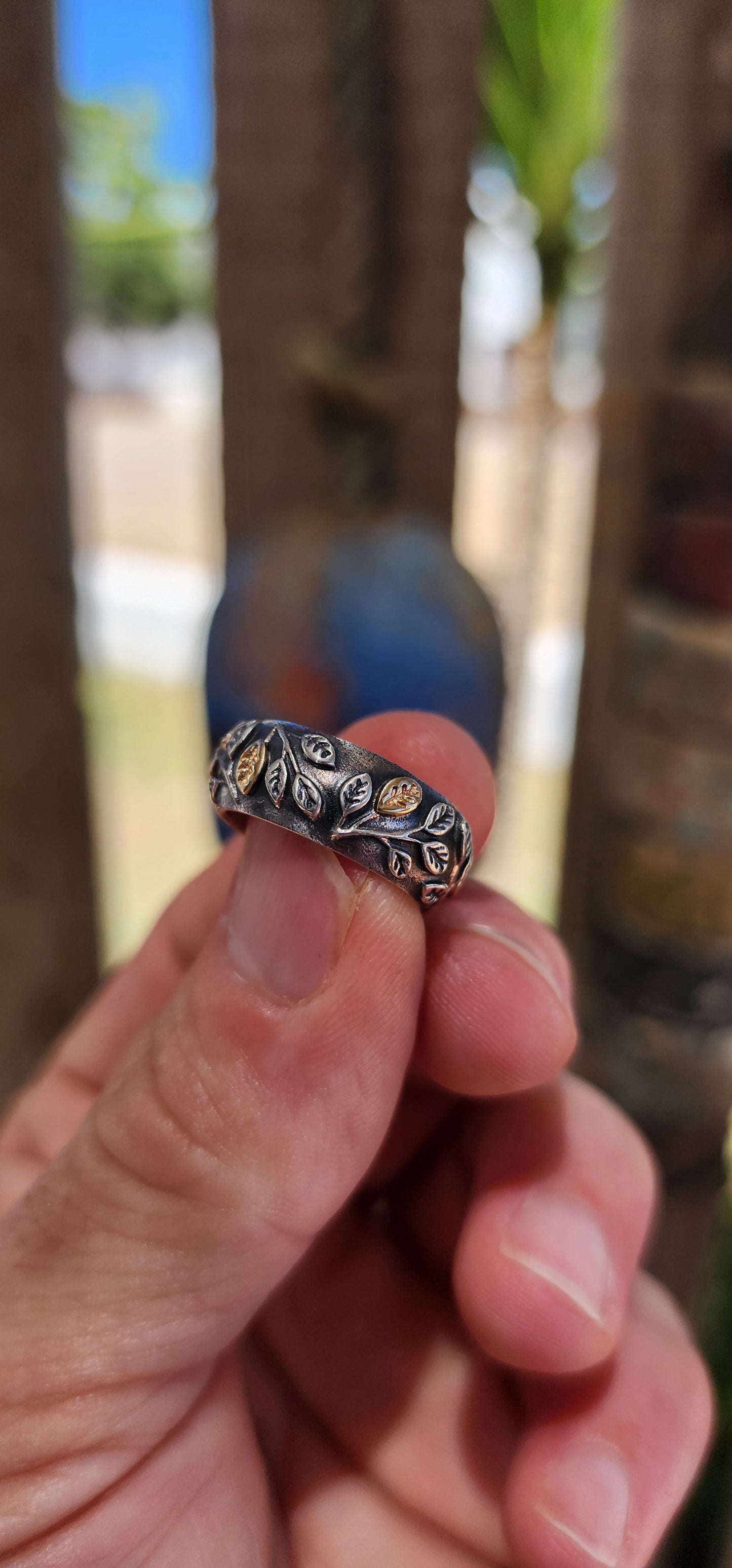 This beautifully detailed designer ring by Pandora is crafted in solid sterling silver, with warm pops of 14ct yellow gold bringing the design to life in the most magical way.