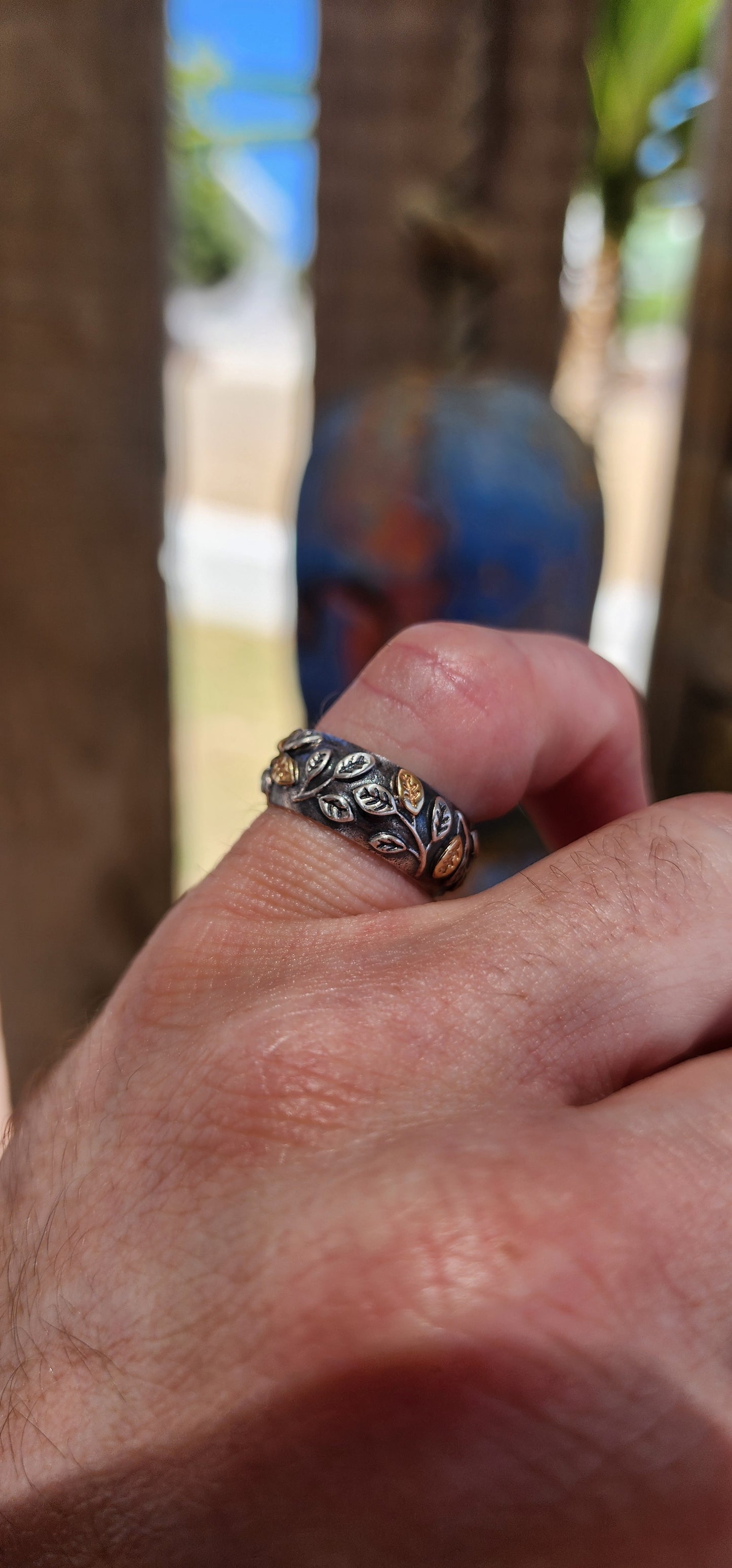 This beautifully detailed designer ring by Pandora is crafted in solid sterling silver, with warm pops of 14ct yellow gold bringing the design to life in the most magical way.