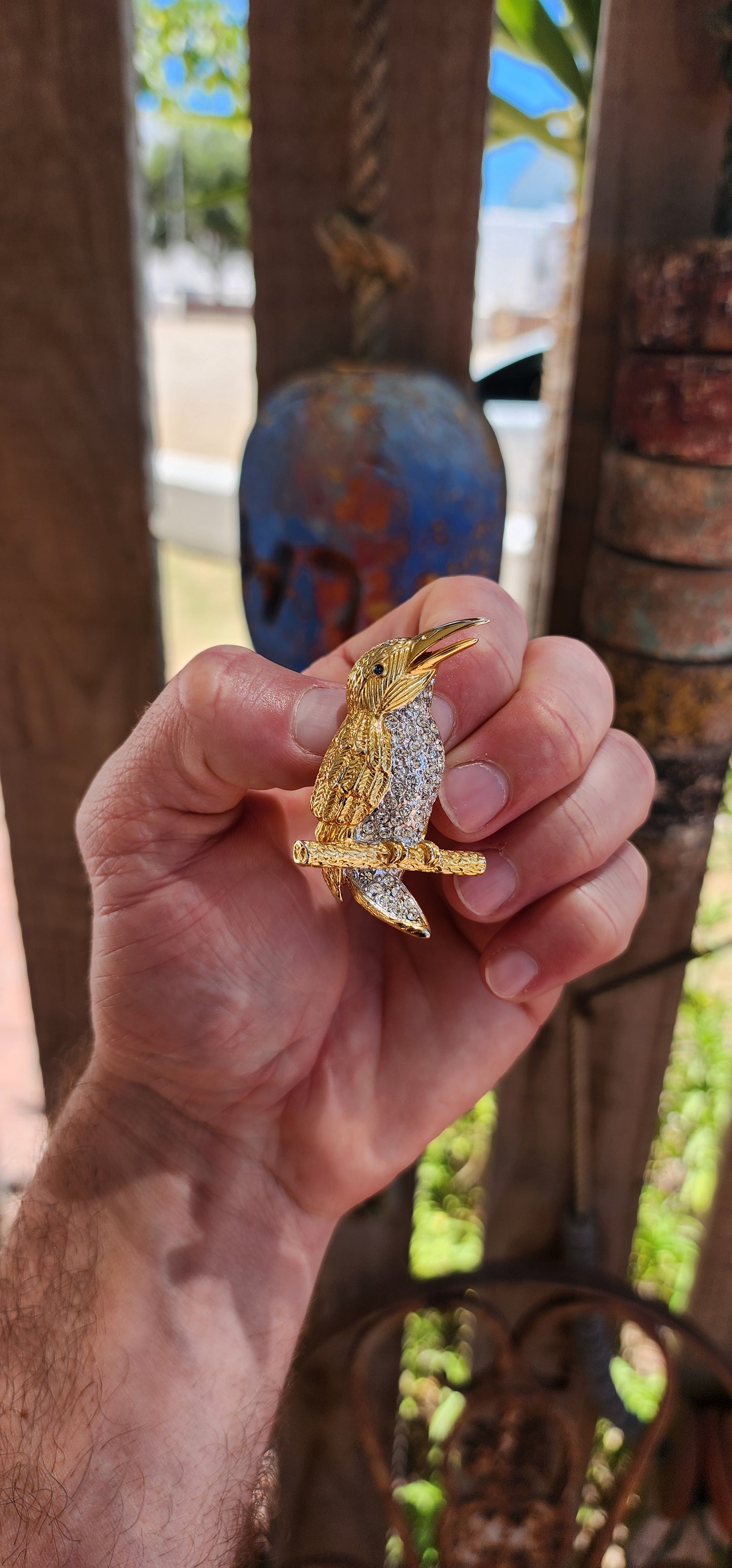 P.Cardin 1990s Kingfisher Brooch: A Shimmering Symbol of Elegance!