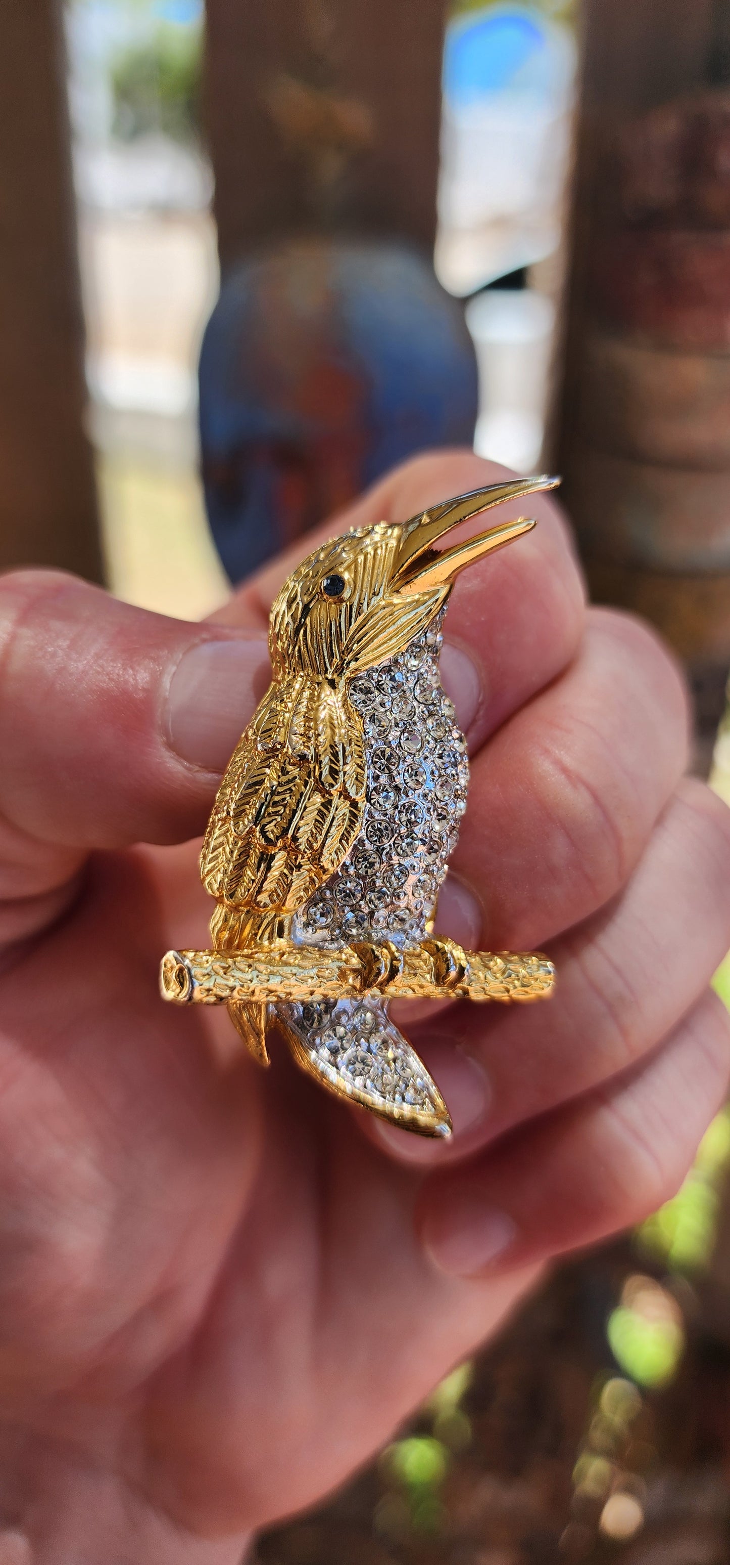 P.Cardin 1990s Kingfisher Brooch: A Shimmering Symbol of Elegance!