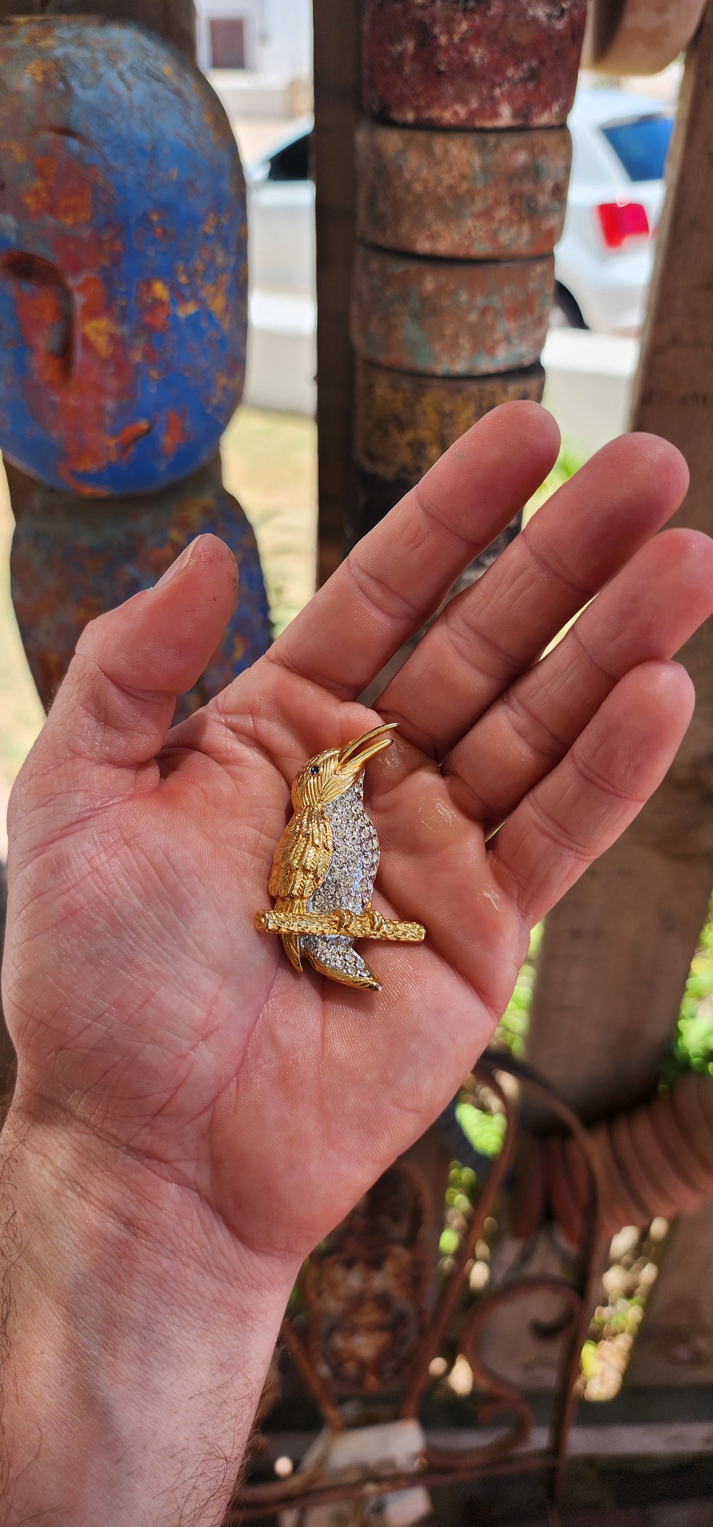 P.Cardin 1990s Kingfisher Brooch: A Shimmering Symbol of Elegance!