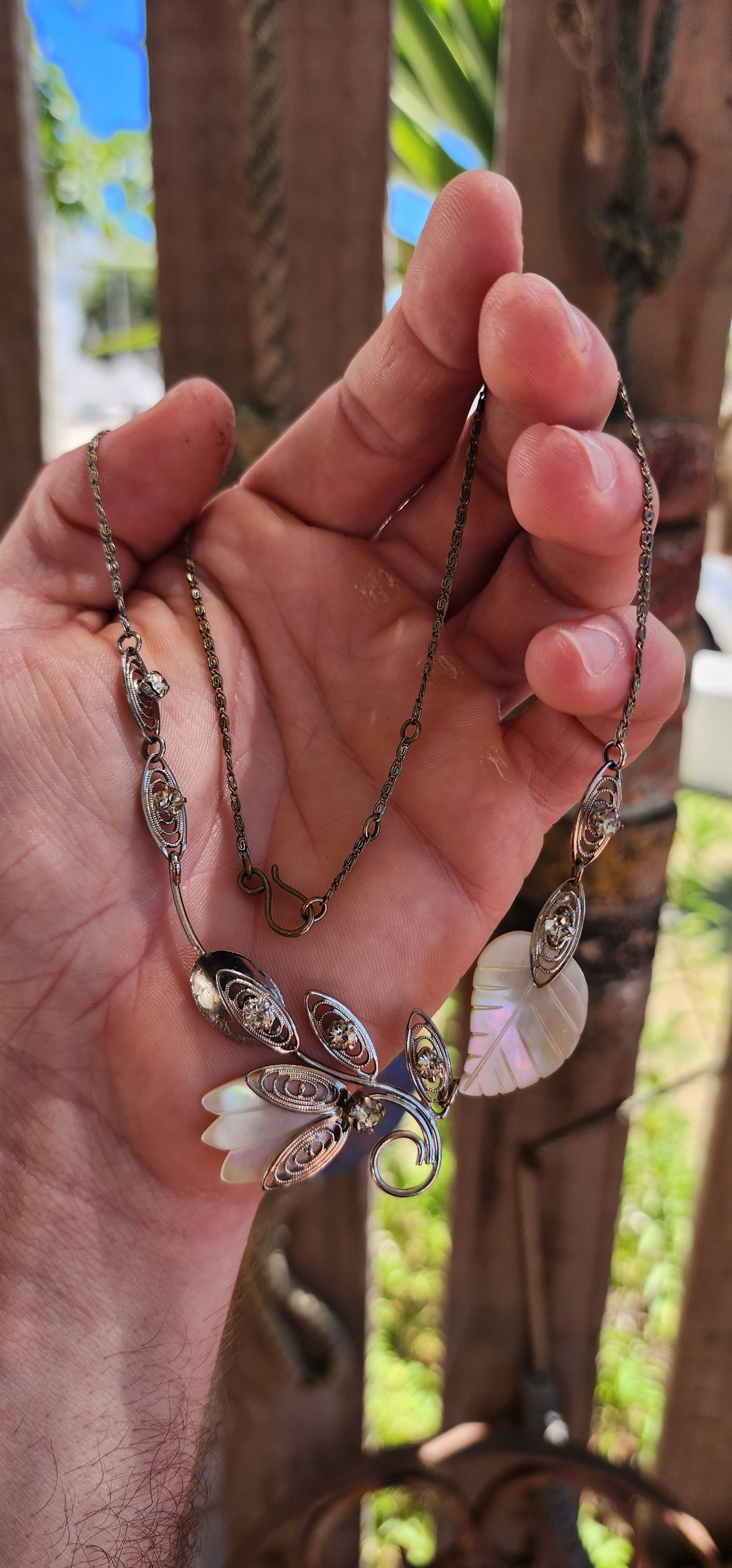 Vintage 1950’s Rhodium-Plated Filigree & Mother of Pearl Necklace.
Elegant, feminine, and dripping in old-school sparkle .