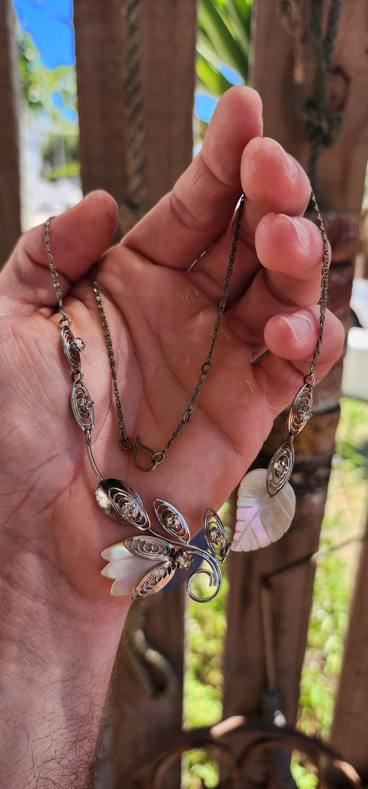 Vintage 1950’s Rhodium-Plated Filigree & Mother of Pearl Necklace.
Elegant, feminine, and dripping in old-school sparkle .