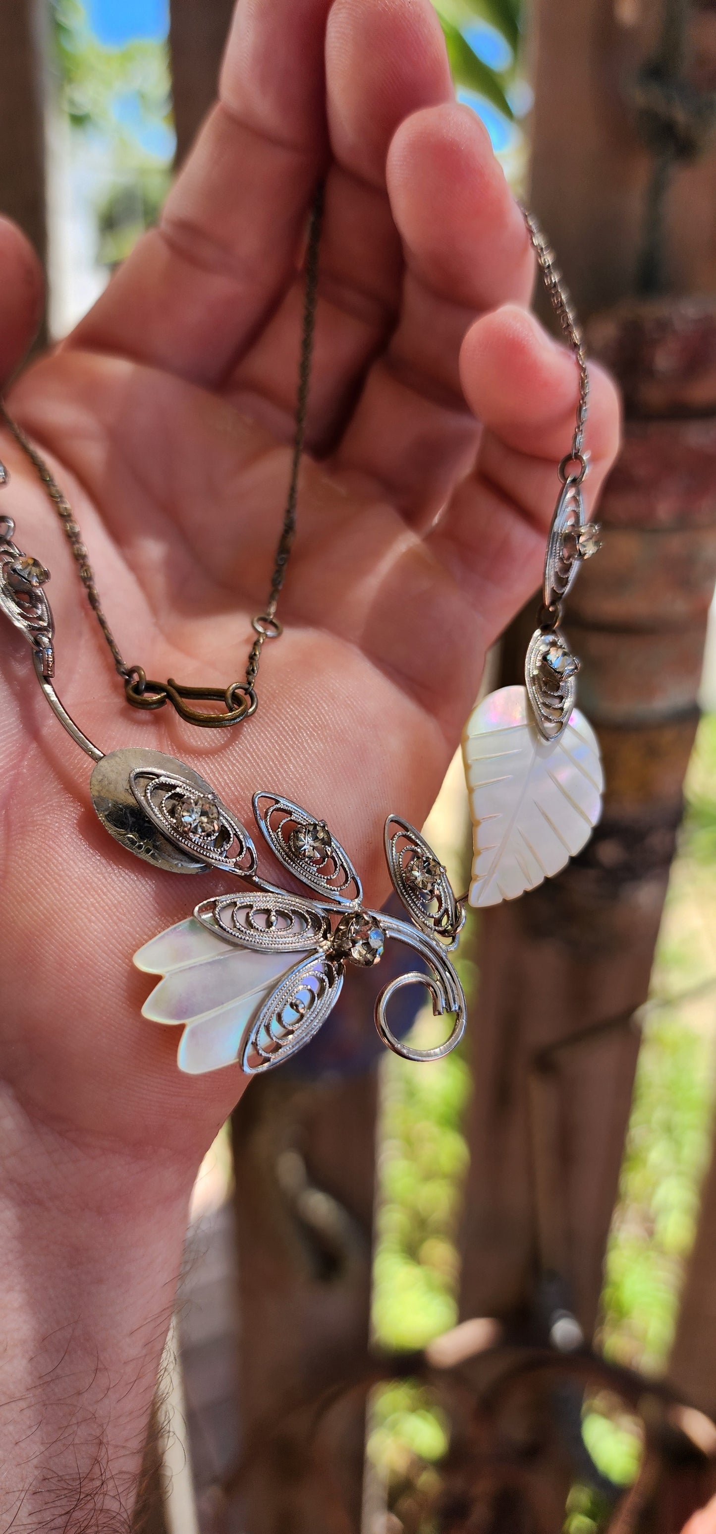 Vintage 1950’s Rhodium-Plated Filigree & Mother of Pearl Necklace.
Elegant, feminine, and dripping in old-school sparkle .