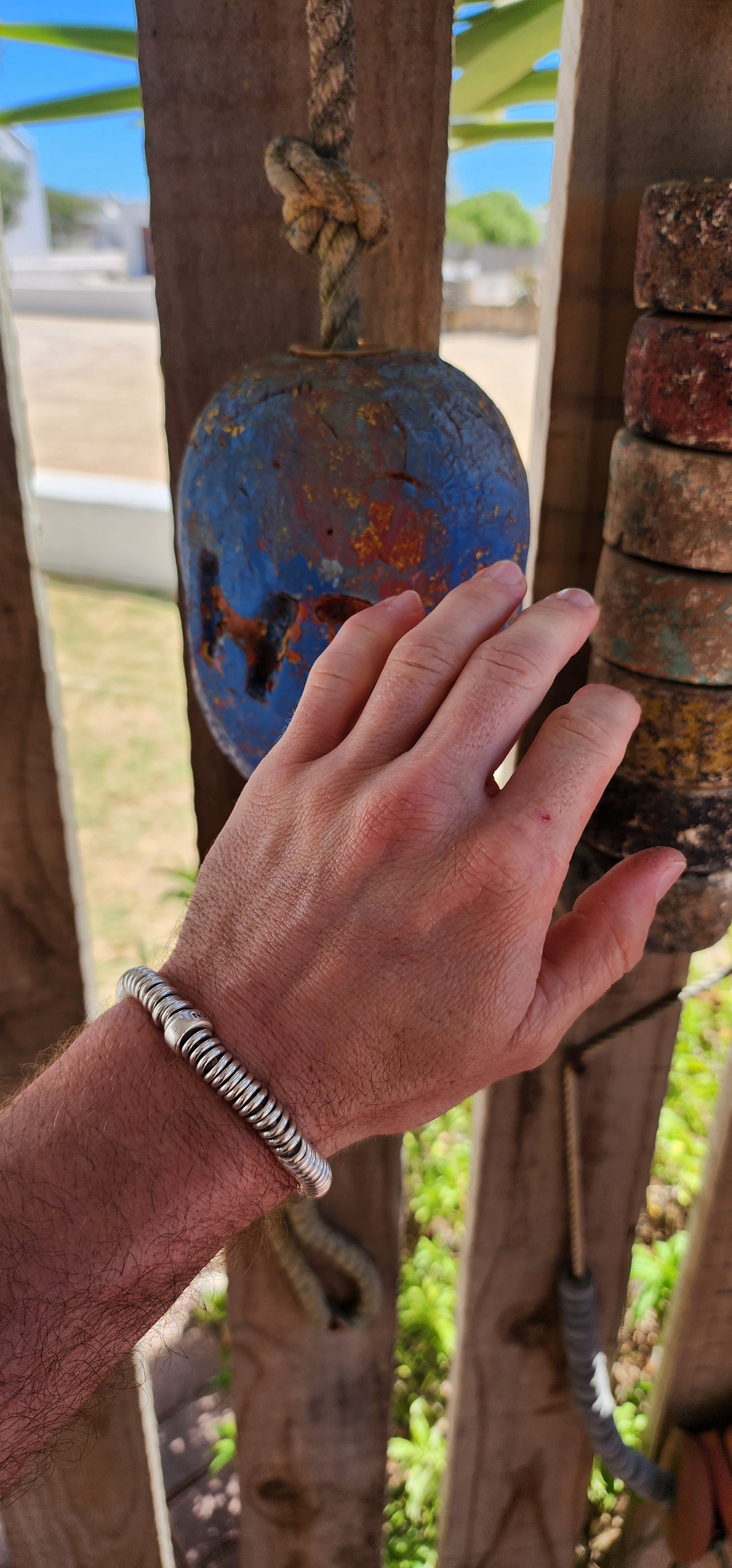 Up for grabs is an absolute cult-classic collector’s piece — the legendary L-i-n-k-s o-f L-o-n-d-o-n “Sweetie” bracelet in solid sterling silver.