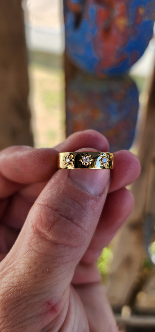 This striking unisex Victorian-revival diamond gypsy ring is crafted in solid sterling silver and finished in a rich, buttery layer of 18ct yellow gold plating, giving the band a glowing, antique-gold warmth that feels both classic and enduring.