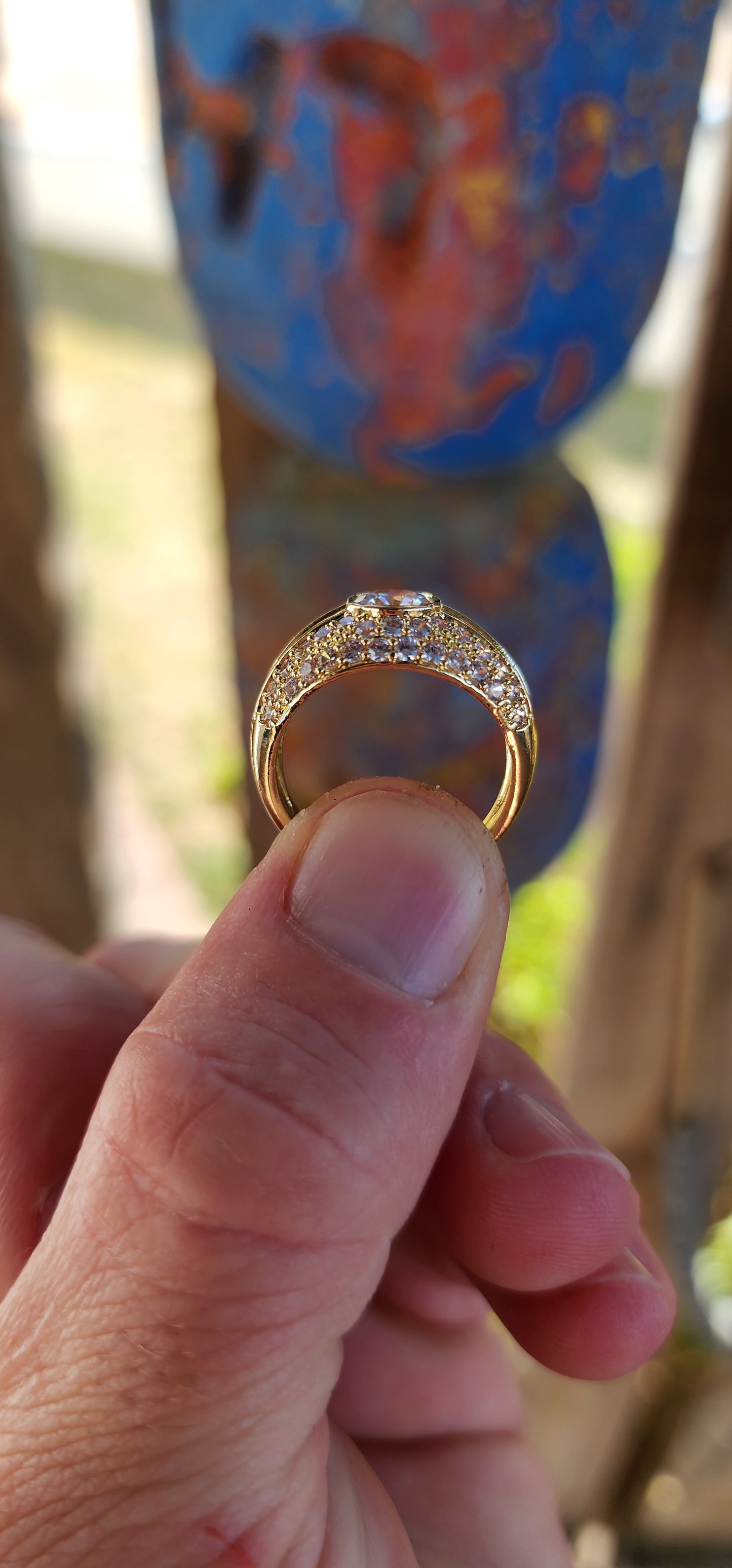 Classical, elegant, and unapologetically glamorous — this stunning sterling silver dress ring has been luxuriously finished in 18ct yellow gold plating, giving it that rich, high-end golden glow.