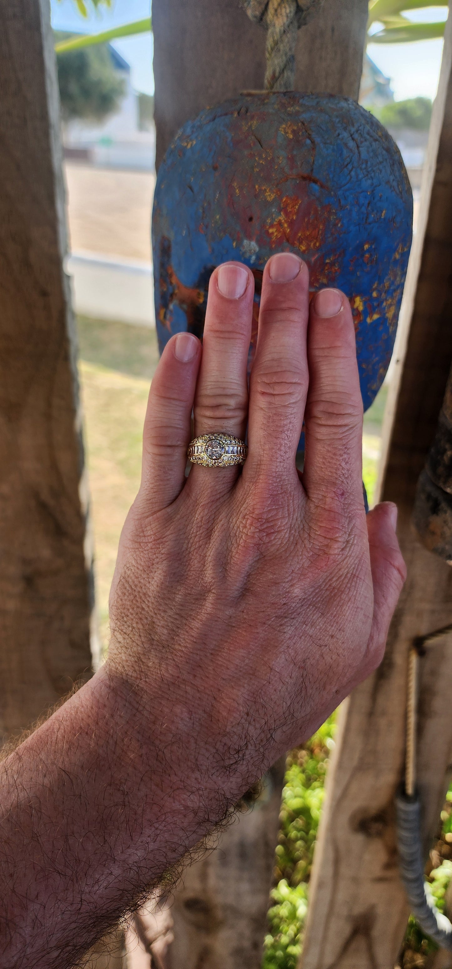 Classical, elegant, and unapologetically glamorous — this stunning sterling silver dress ring has been luxuriously finished in 18ct yellow gold plating, giving it that rich, high-end golden glow.