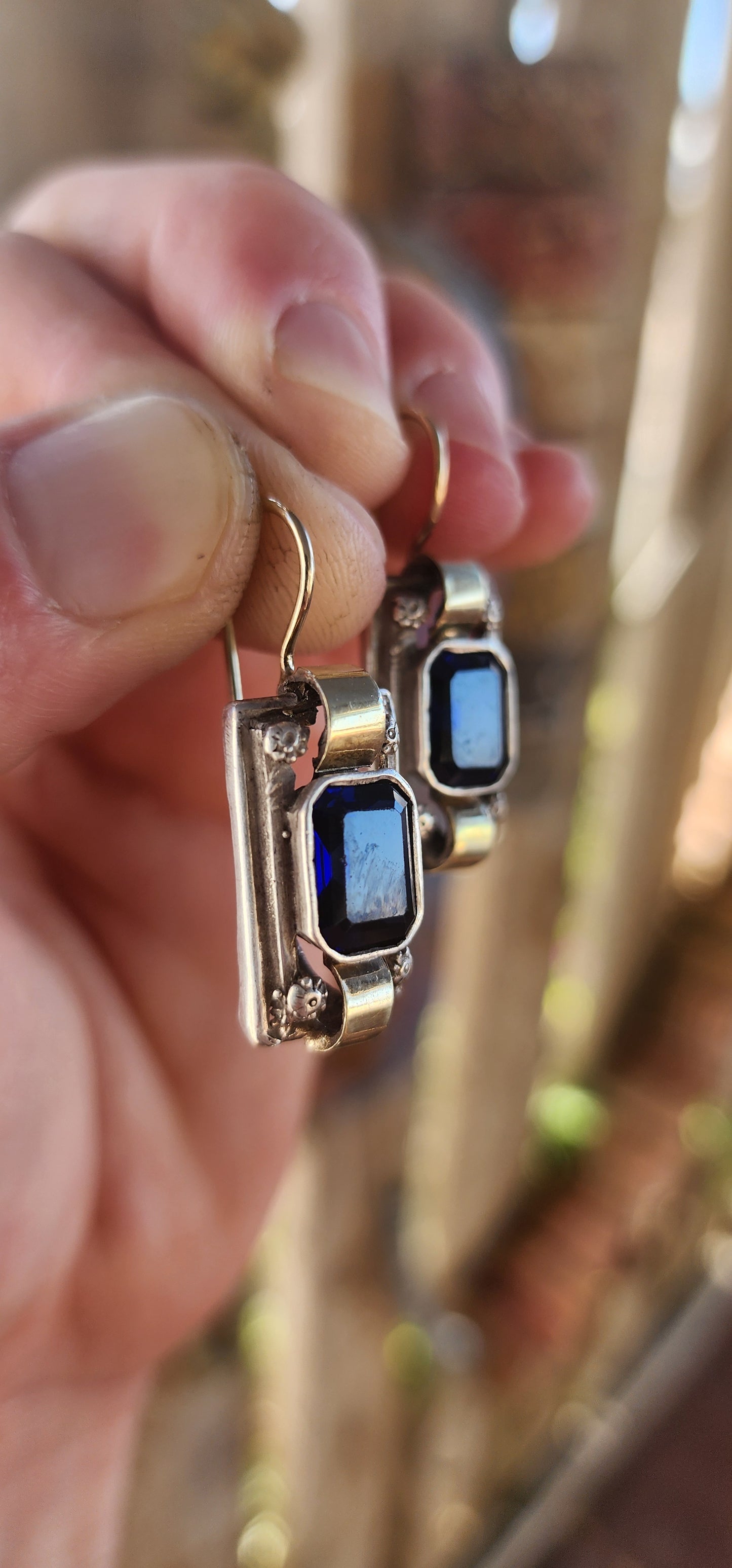 Absolutely stunning Art Deco revival earrings — a bold little masterpiece of geometry, contrast, and deep gemstone glamour.