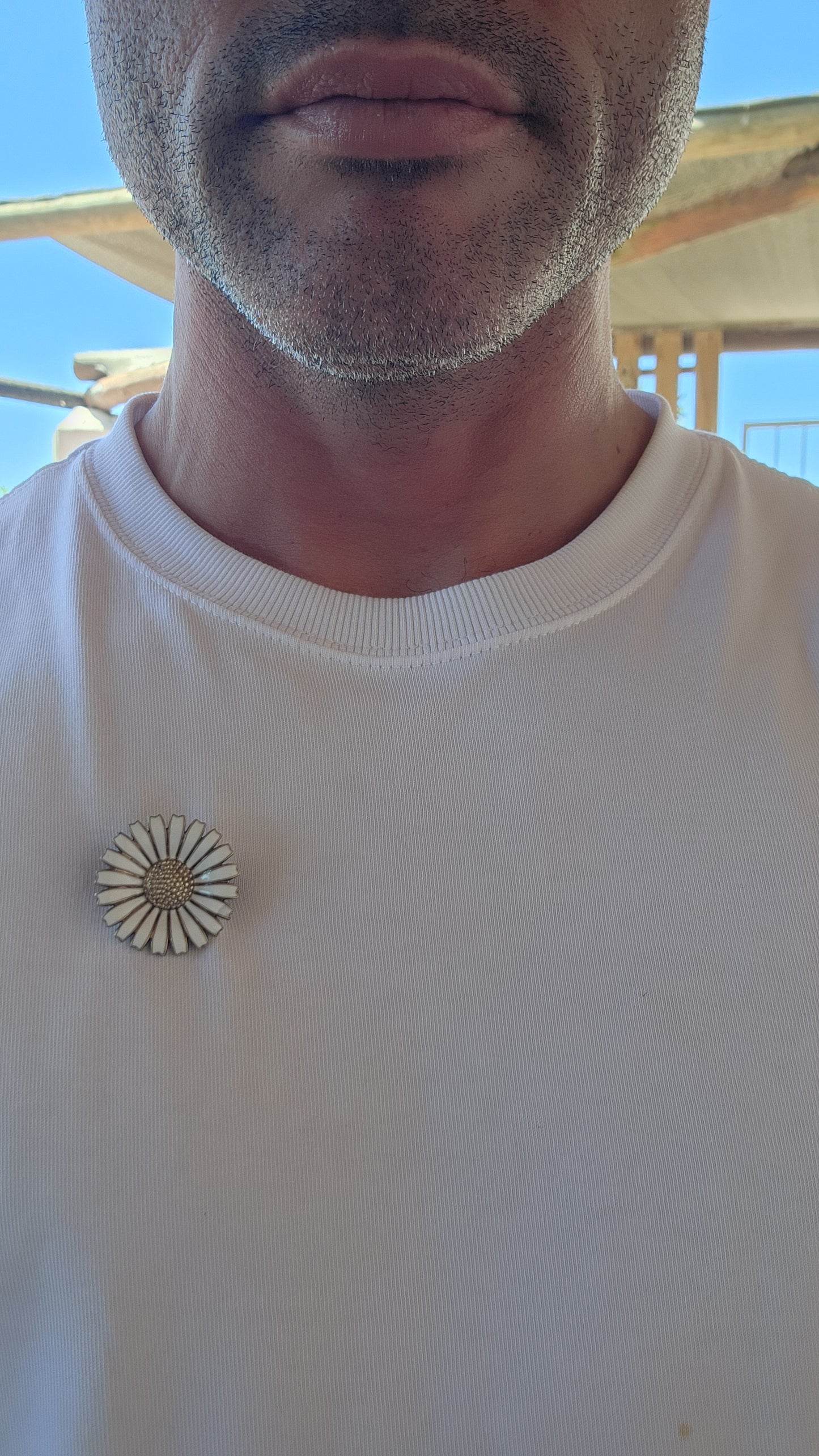 A rare beauty — this vintage Danish “Daisy” brooch is crafted in sterling silver with crisp white enamel, created by the renowned Danish jewellery house Anton Michelsen.