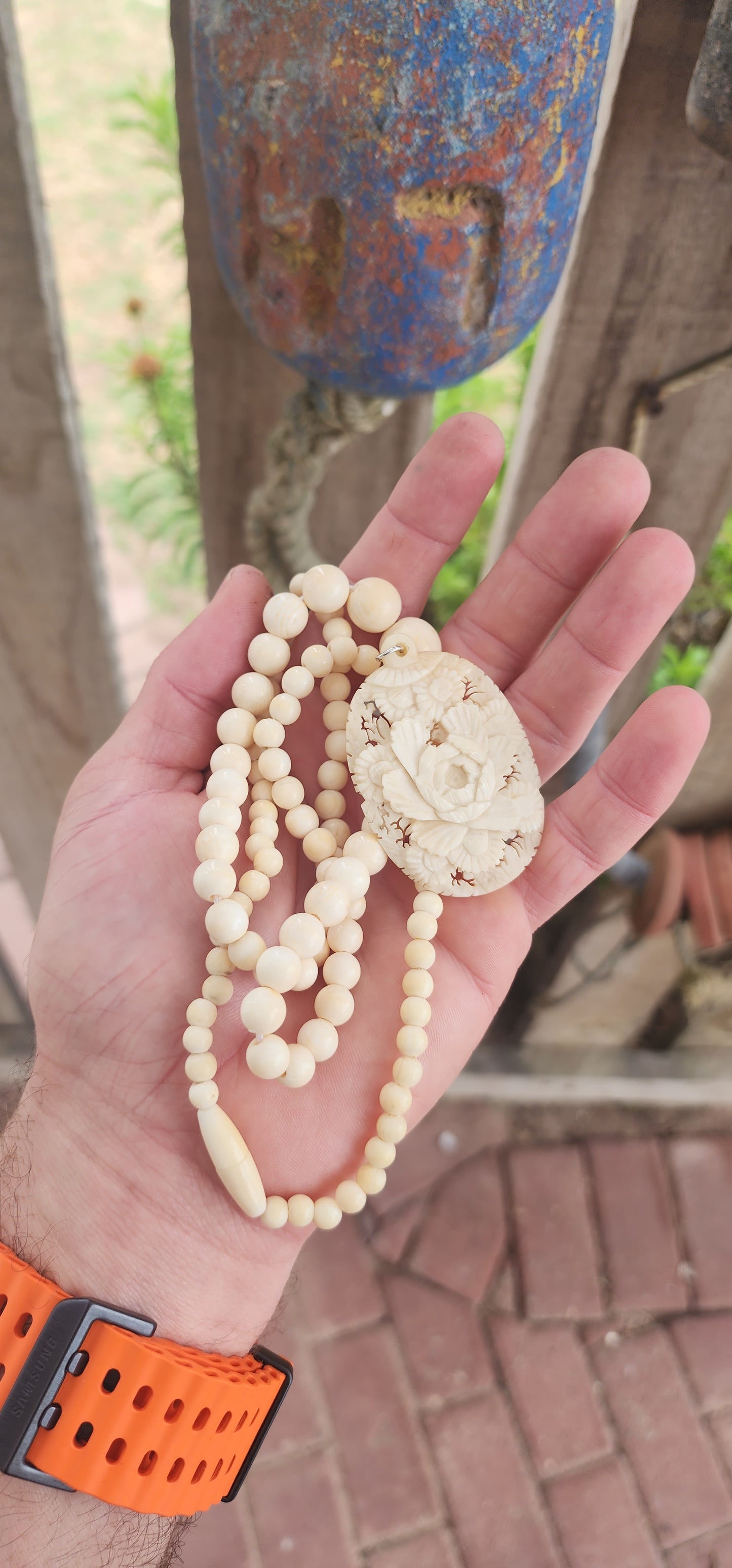 A breathtaking late Victorian statement necklace showcasing the extraordinary hand-skills of 19th-century carvers.