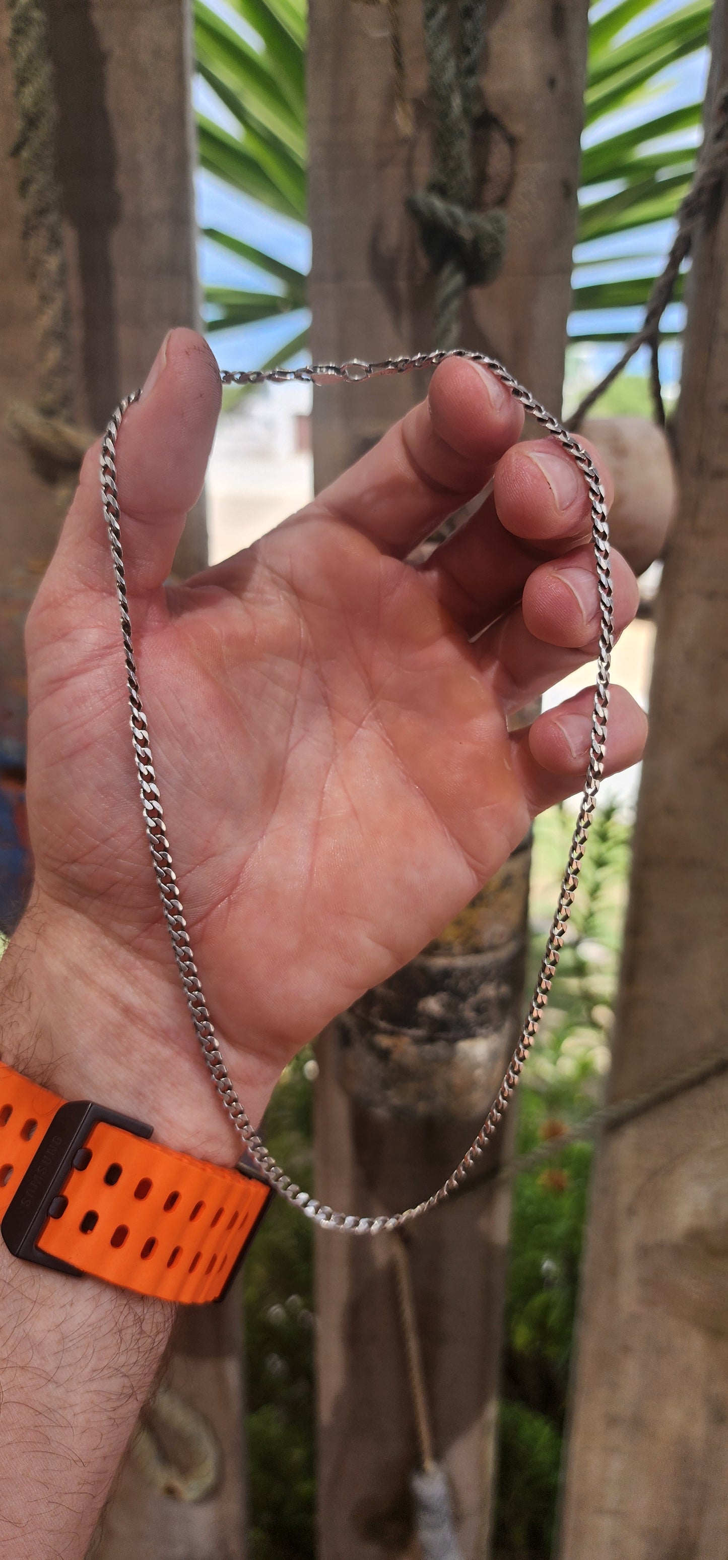 This is that go-to chain every guy needs — solid, confident, and cool.