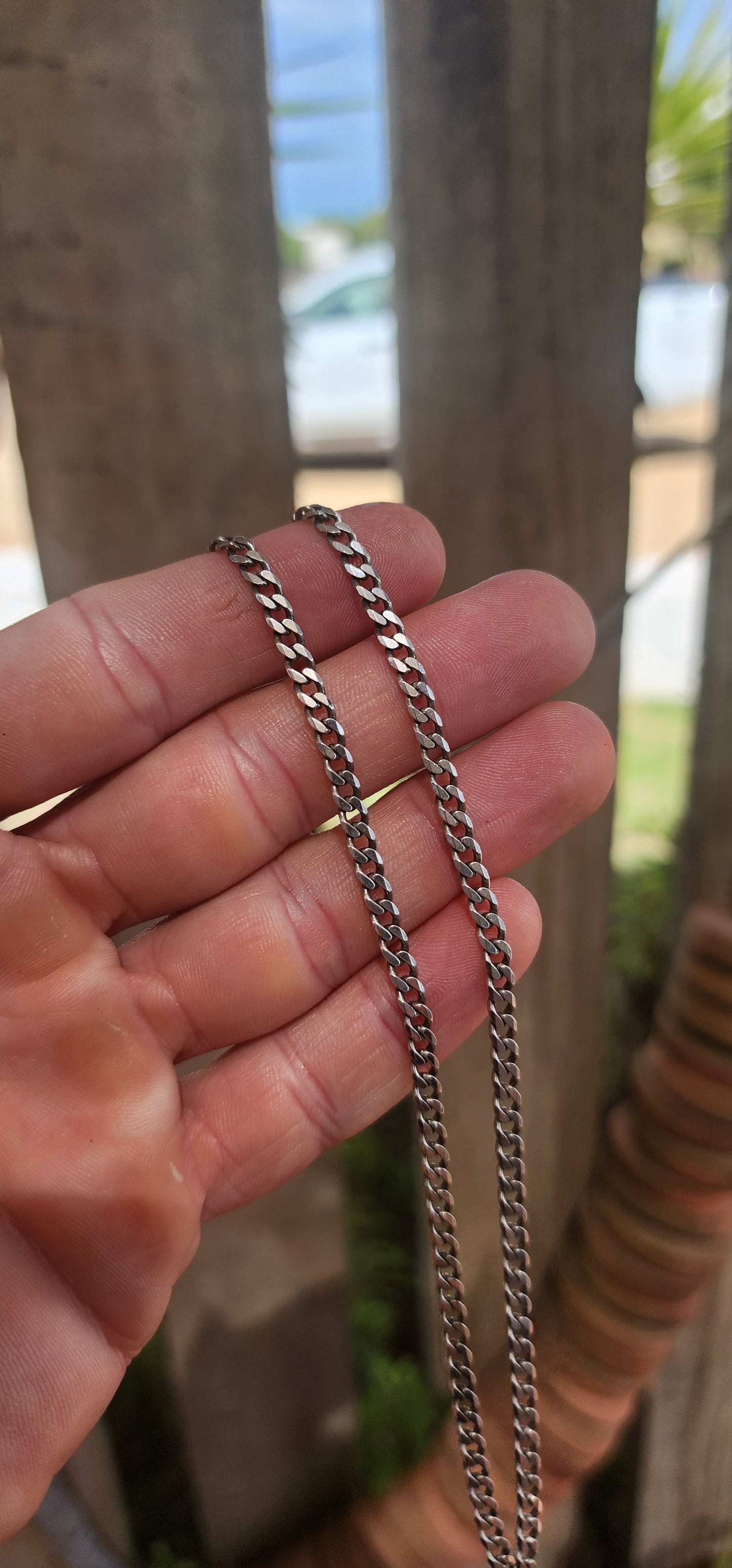 This is that go-to chain every guy needs — solid, confident, and cool.