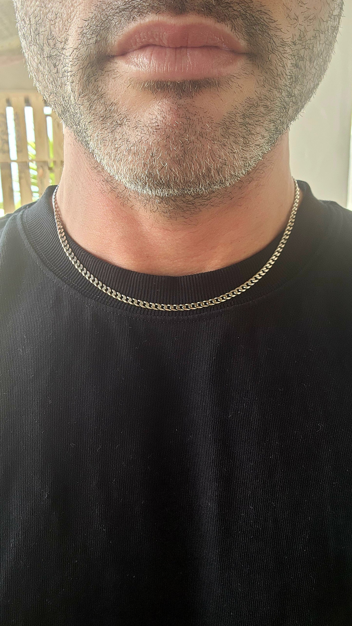 This is that go-to chain every guy needs — solid, confident, and cool.