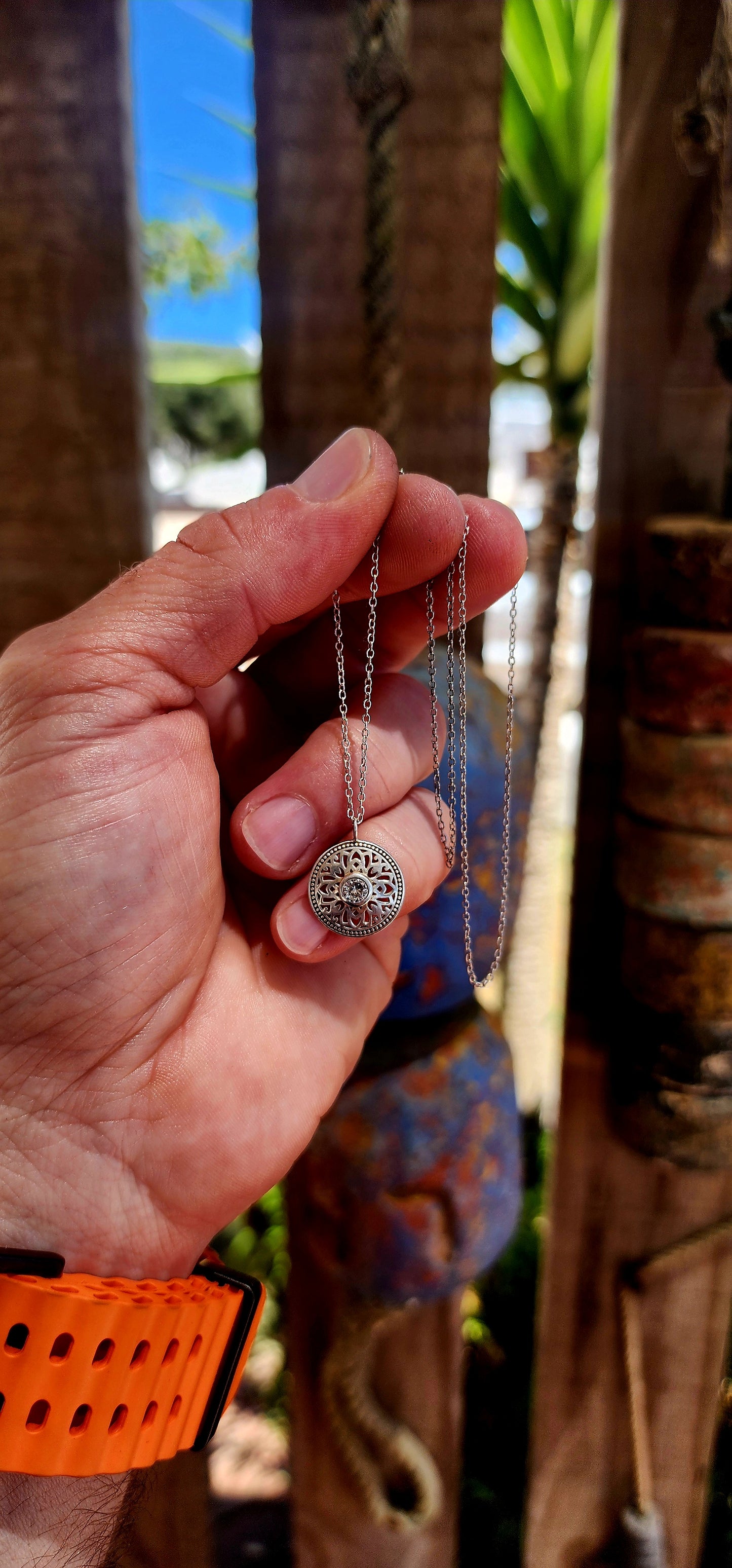 This beautiful designer necklace by Romeo & Juliet is crafted in sterling silver and embodies elegance with a romantic touch.