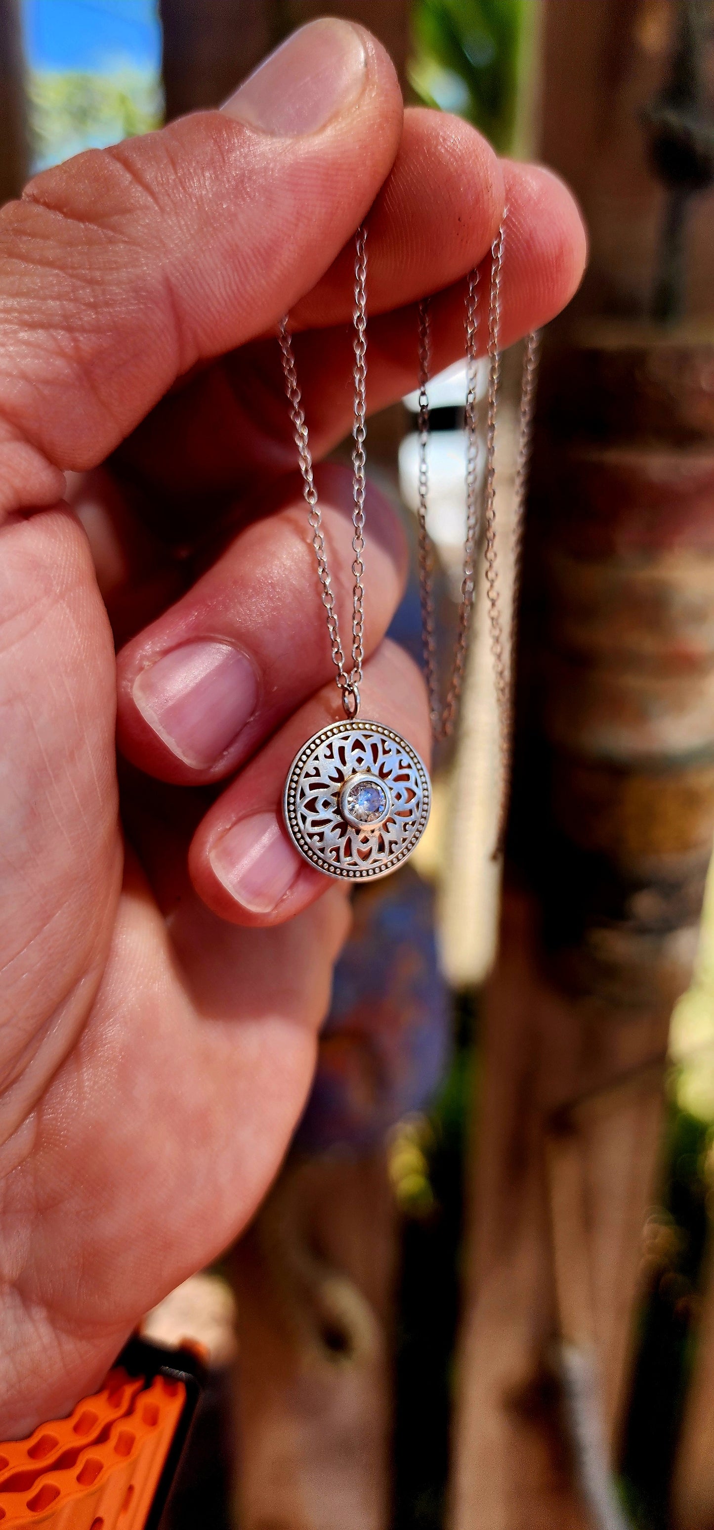 This beautiful designer necklace by Romeo & Juliet is crafted in sterling silver and embodies elegance with a romantic touch.