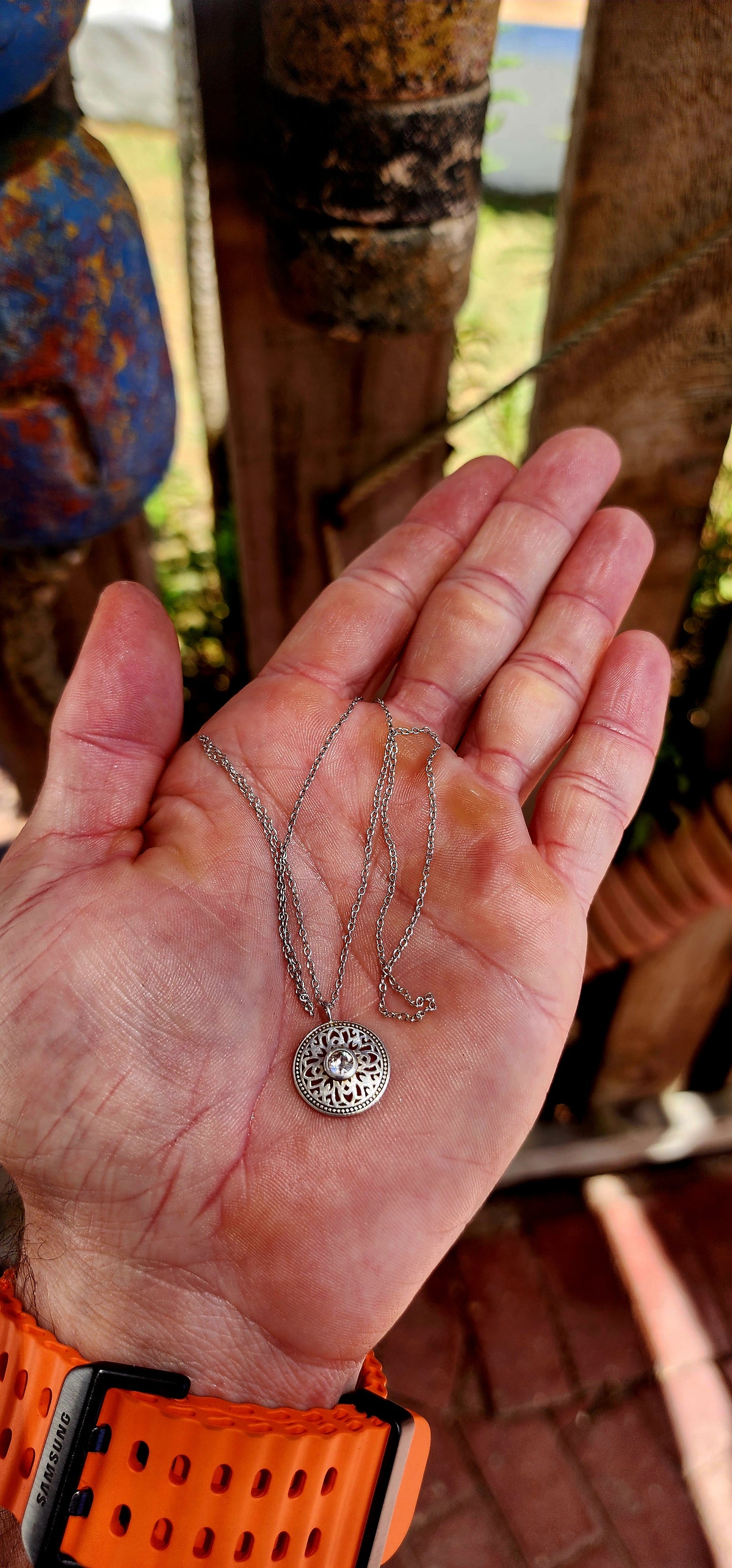 This beautiful designer necklace by Romeo & Juliet is crafted in sterling silver and embodies elegance with a romantic touch.