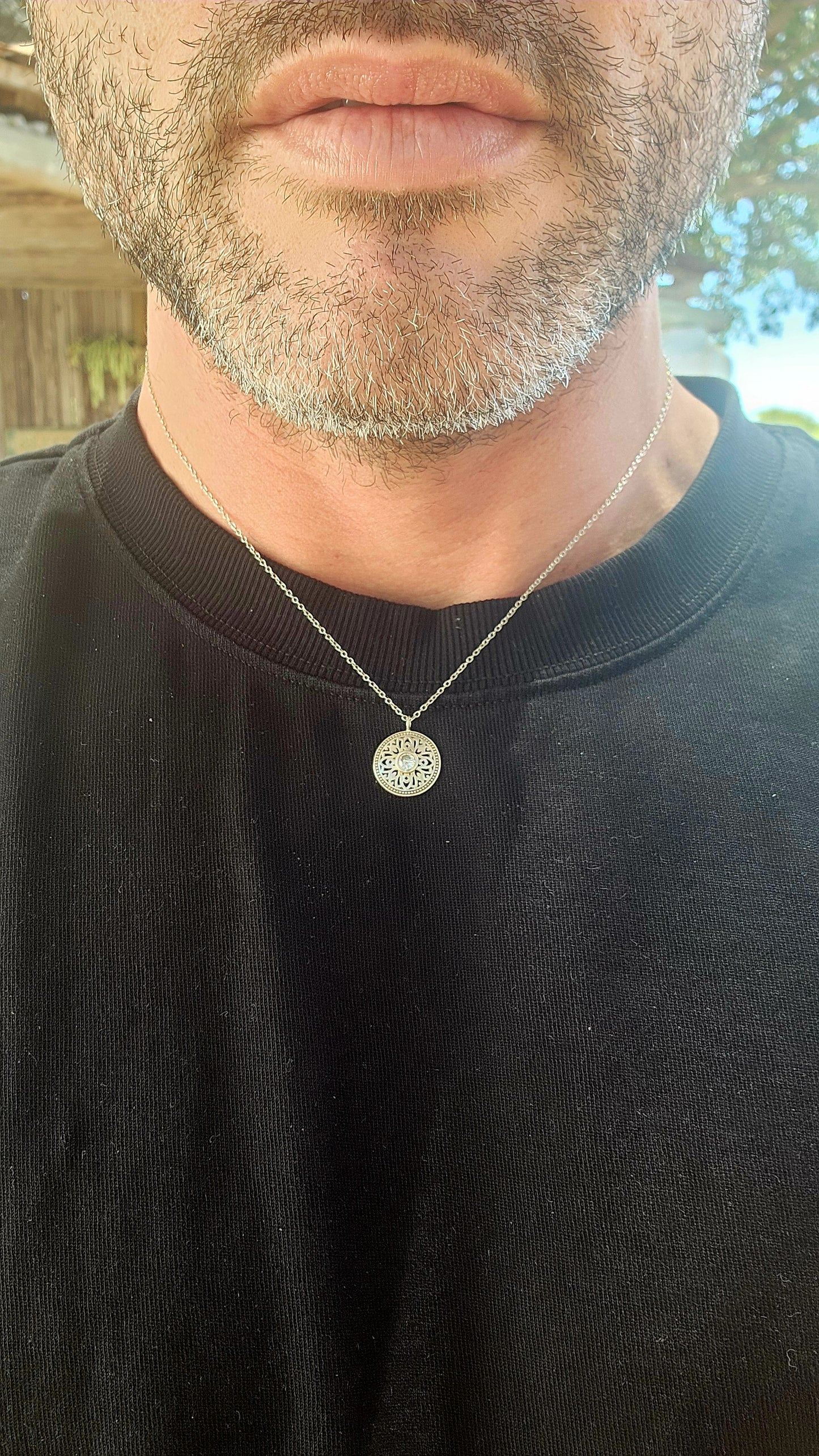 This beautiful designer necklace by Romeo & Juliet is crafted in sterling silver and embodies elegance with a romantic touch.