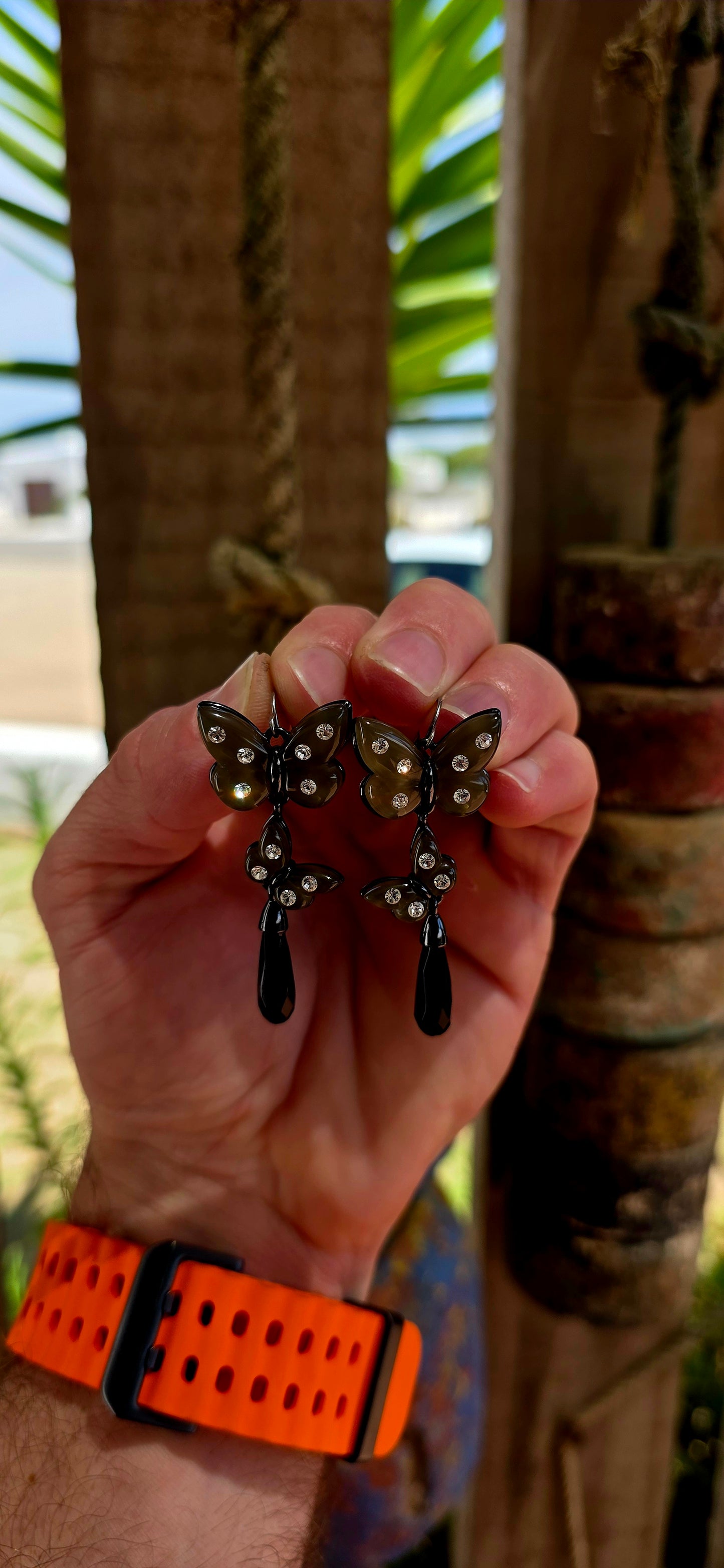 This high-quality costume jewellery set carries a distinct gothic undertone, blending delicate butterfly symbolism with dark, almost Victorian-inspired elements.