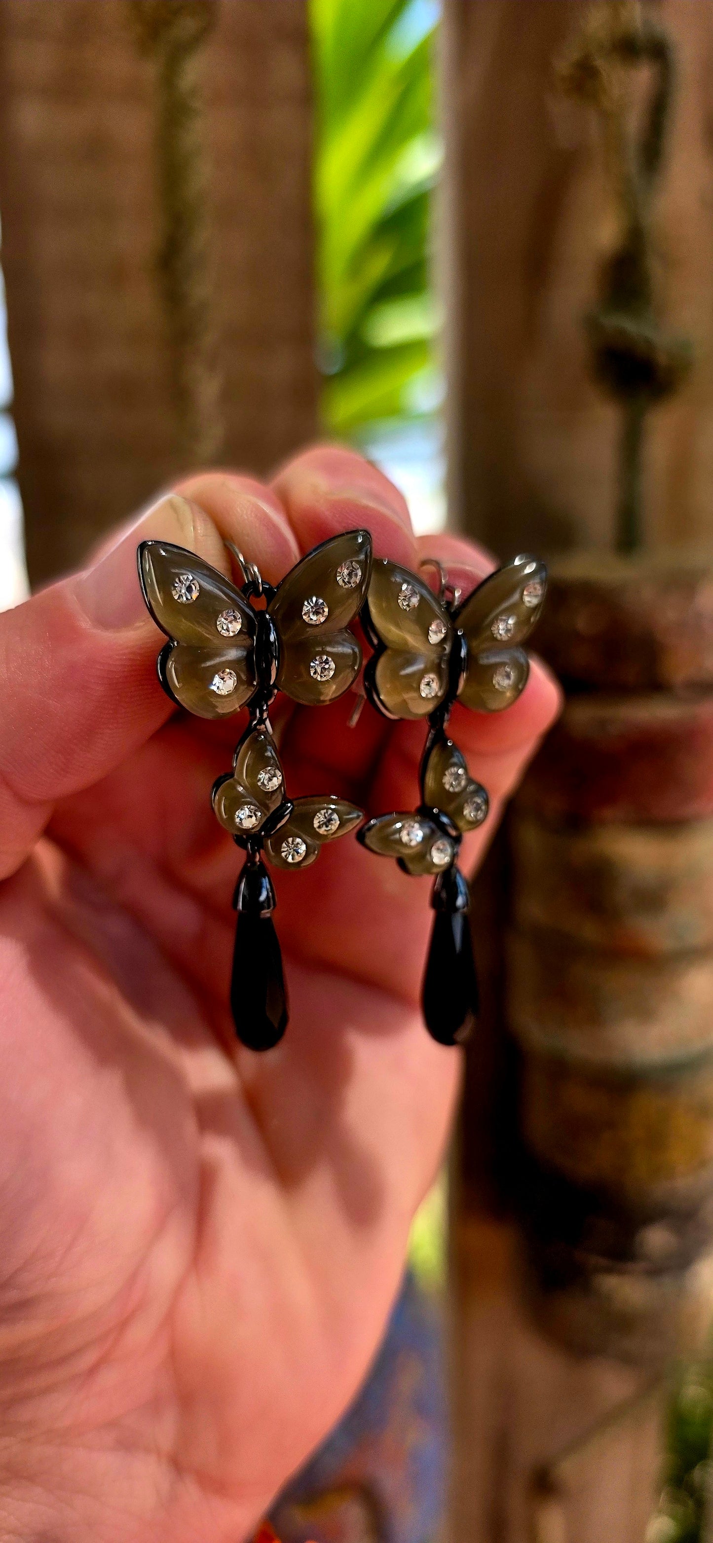 This high-quality costume jewellery set carries a distinct gothic undertone, blending delicate butterfly symbolism with dark, almost Victorian-inspired elements.