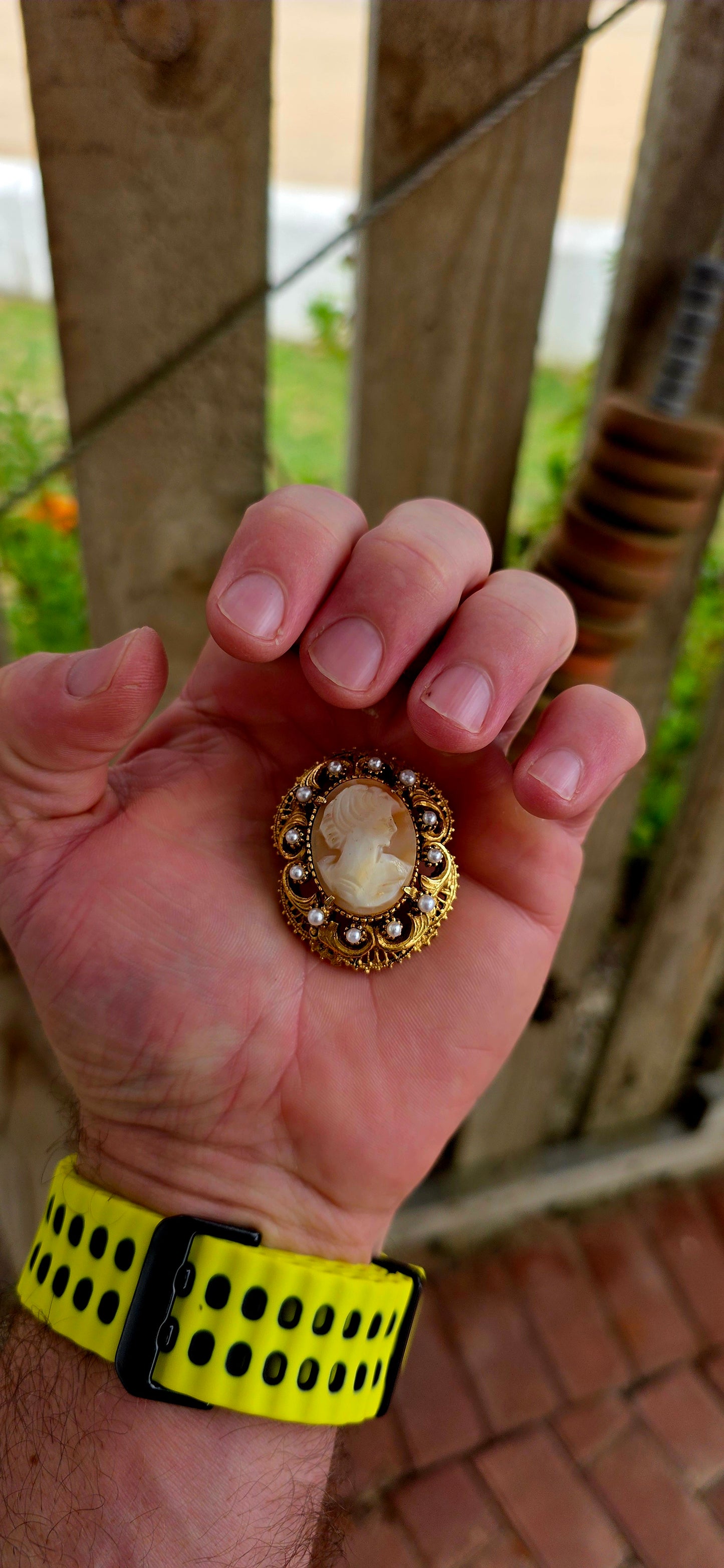 A truly beautiful vintage circa 1960s designer brooch/pendant by Florenza, crafted in their signature rich gold-tone (24k gold plated) finish, dripping in Victorian Revival elegance.