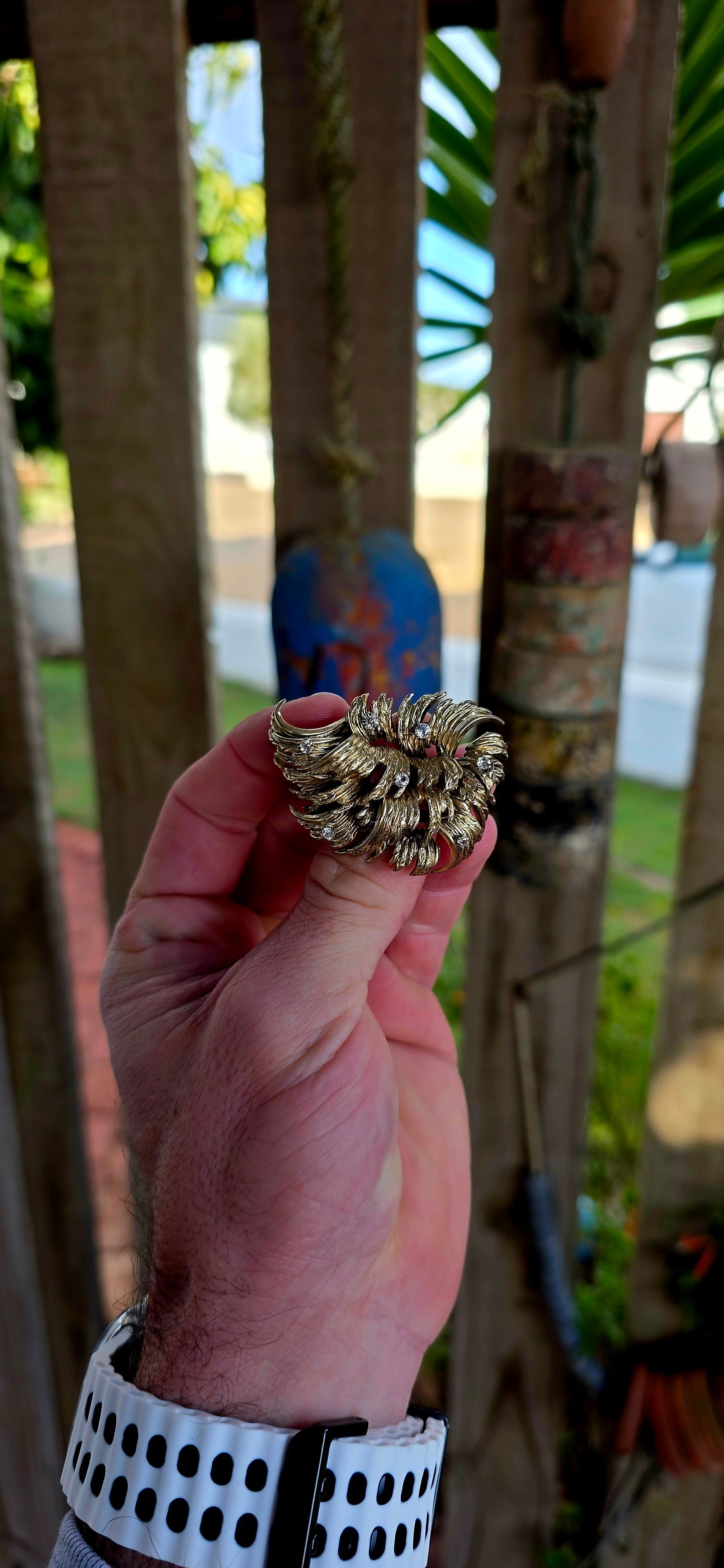 A striking circa 1966 vintage designer brooch by the renowned German house Henkel & Grosse, crafted in rich gold plating and bursting with sculptural energy.