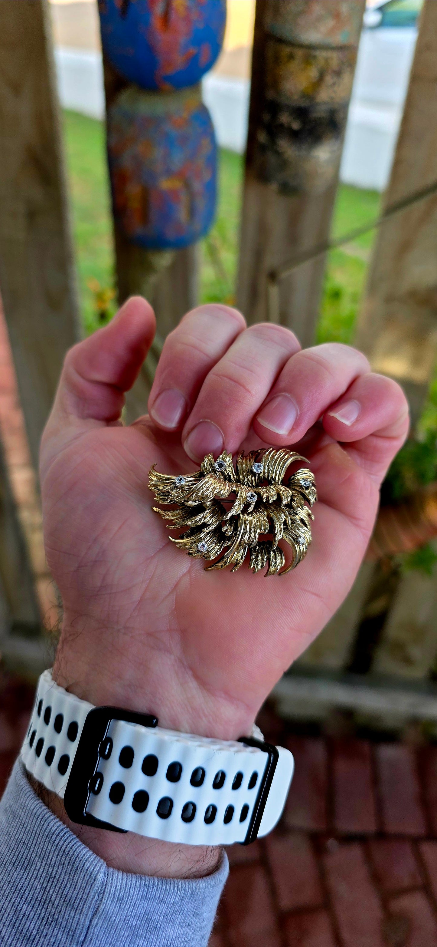 A striking circa 1966 vintage designer brooch by the renowned German house Henkel & Grosse, crafted in rich gold plating and bursting with sculptural energy.