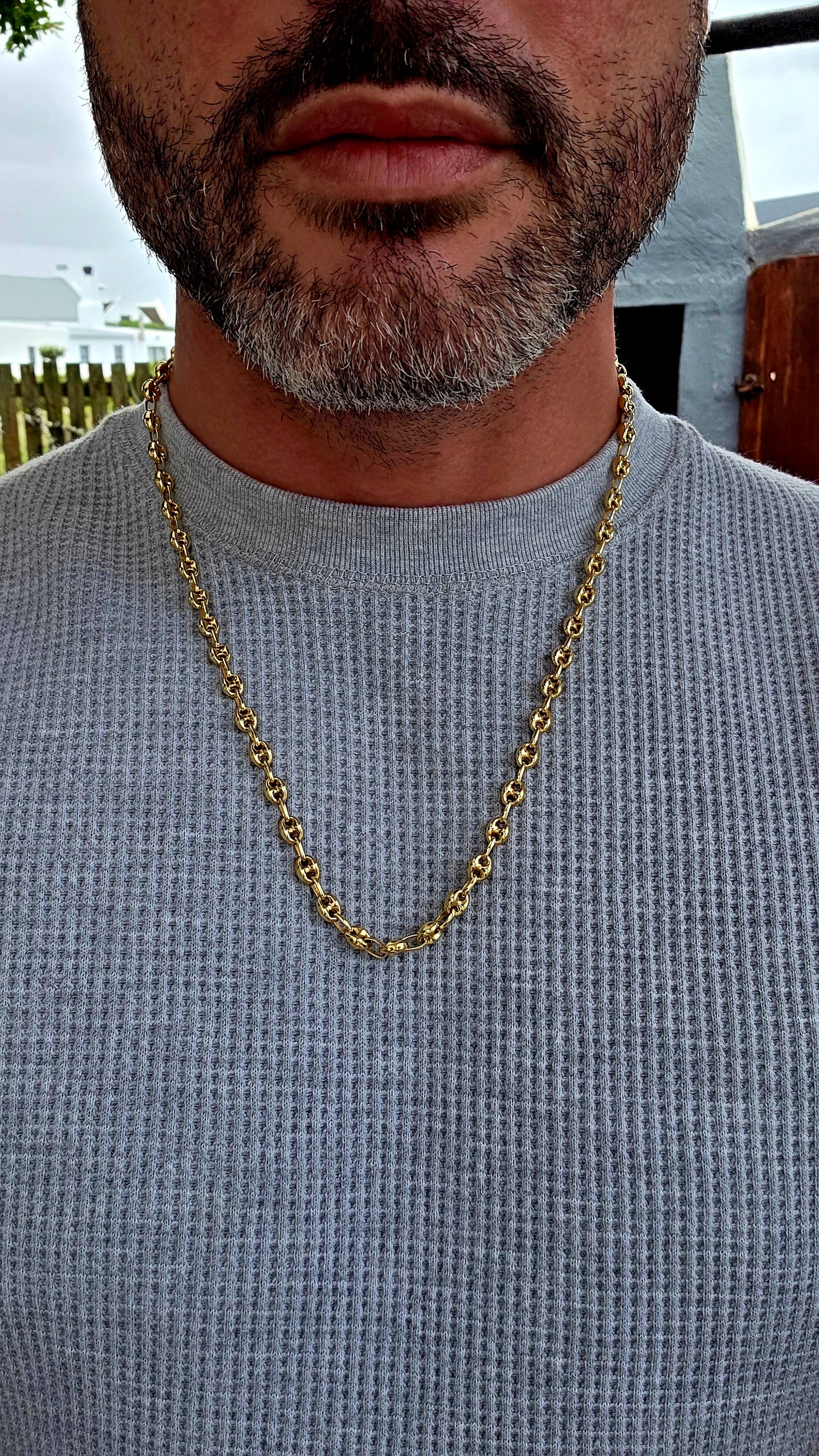 A beautifully balanced unisex statement chain that blends classic nautical design with a rich golden glow.