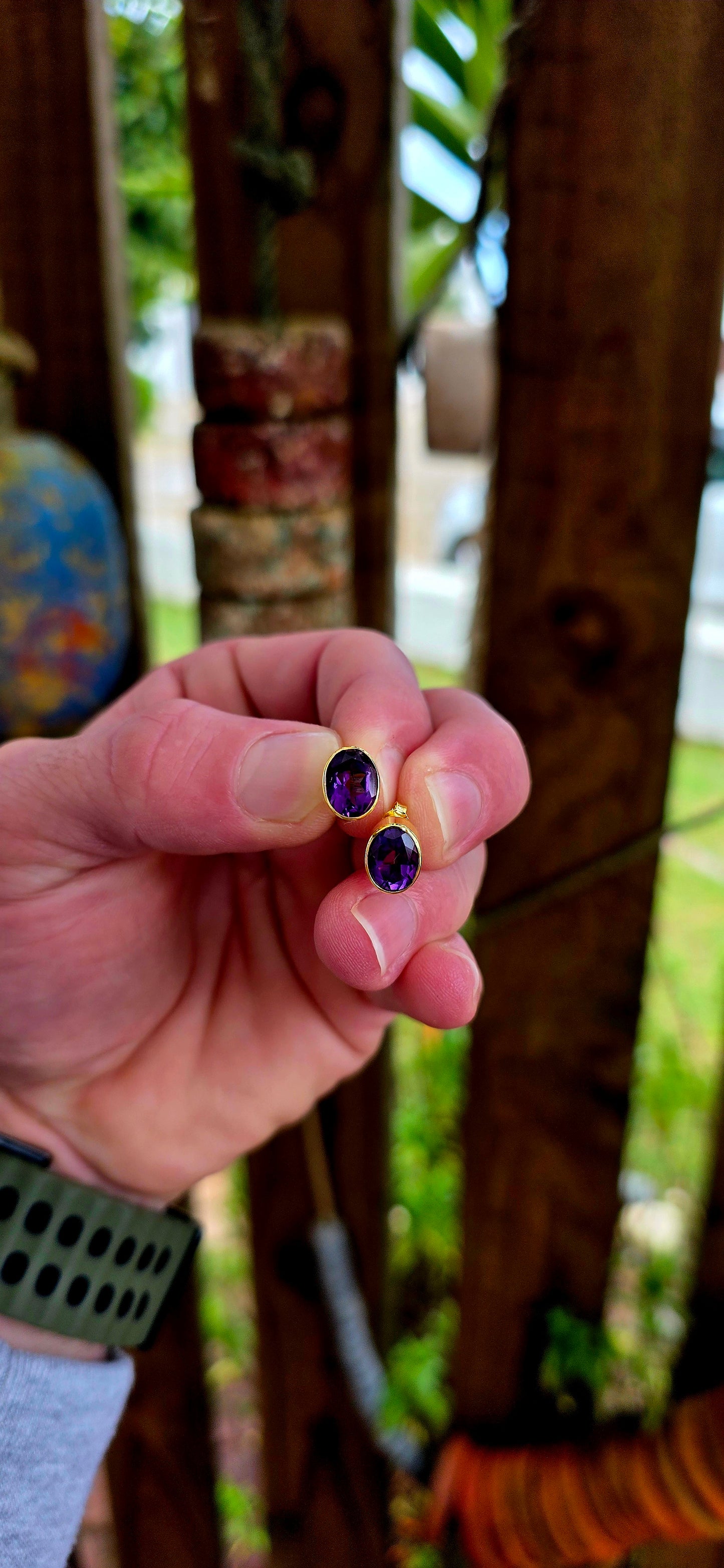 Sometimes… less really is so much more — and this pair proves it beautifully.