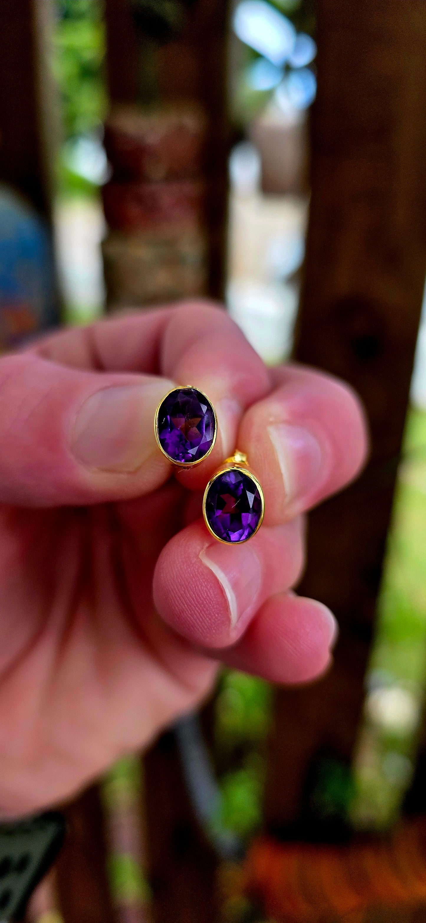 Sometimes… less really is so much more — and this pair proves it beautifully.