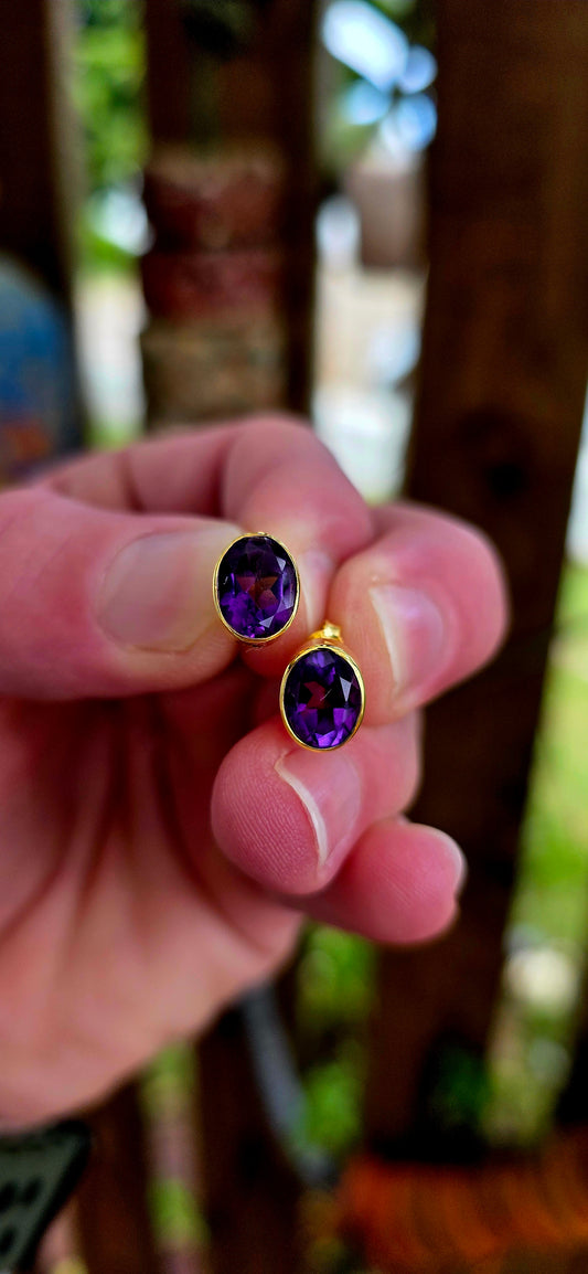 Sometimes… less really is so much more — and this pair proves it beautifully.