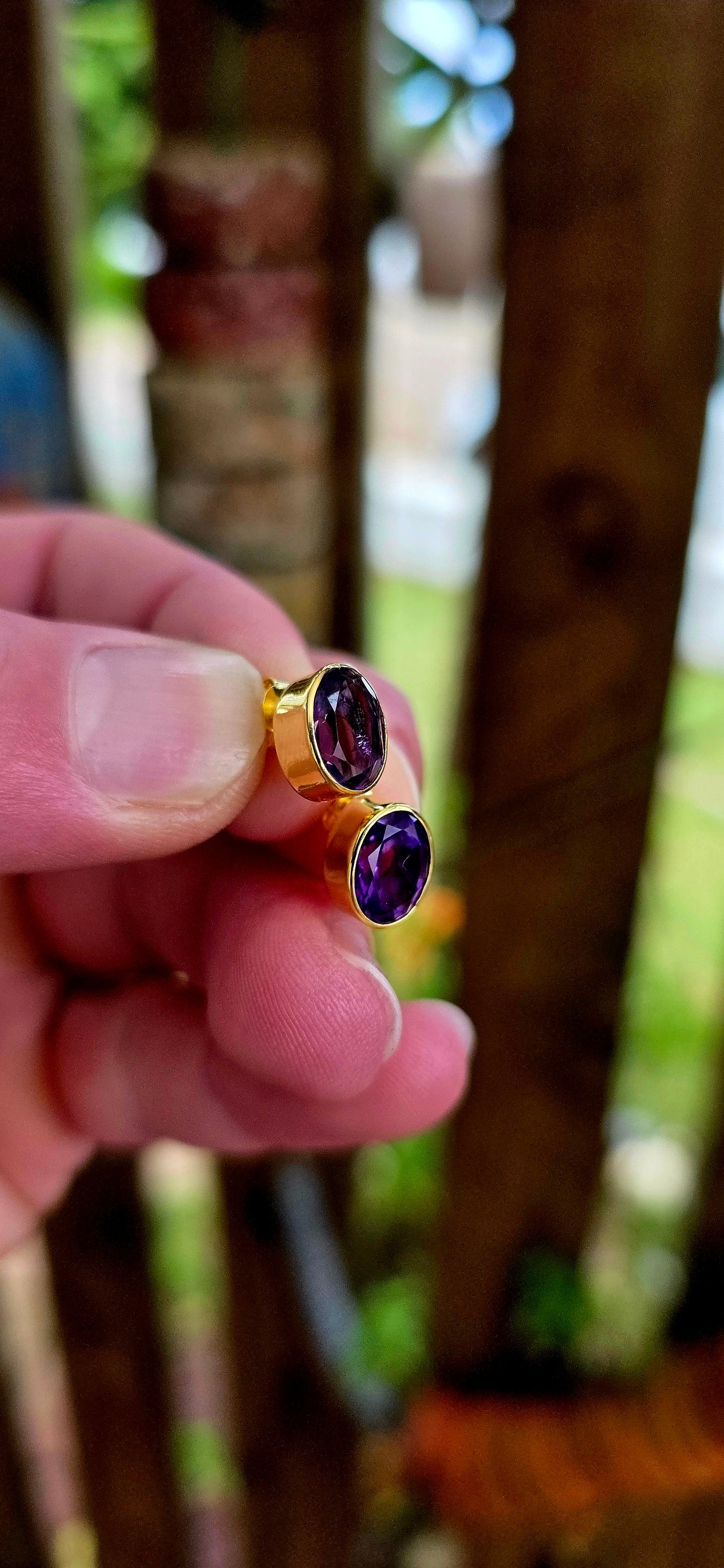 Sometimes… less really is so much more — and this pair proves it beautifully.