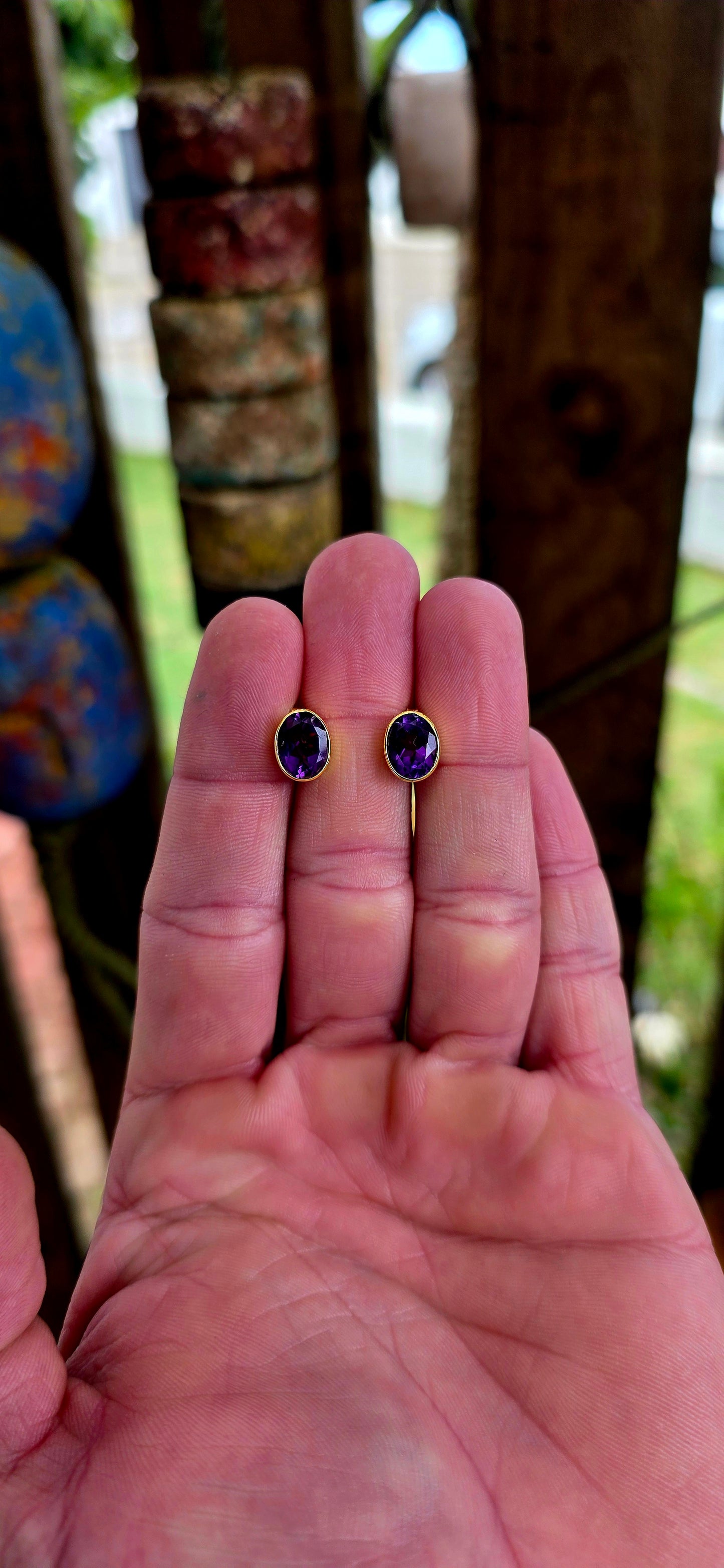 Sometimes… less really is so much more — and this pair proves it beautifully.